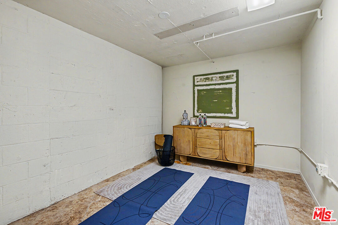 2408 34th St Unit: 4