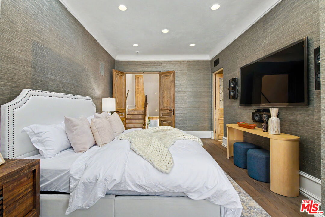2408 34th St Unit: 4