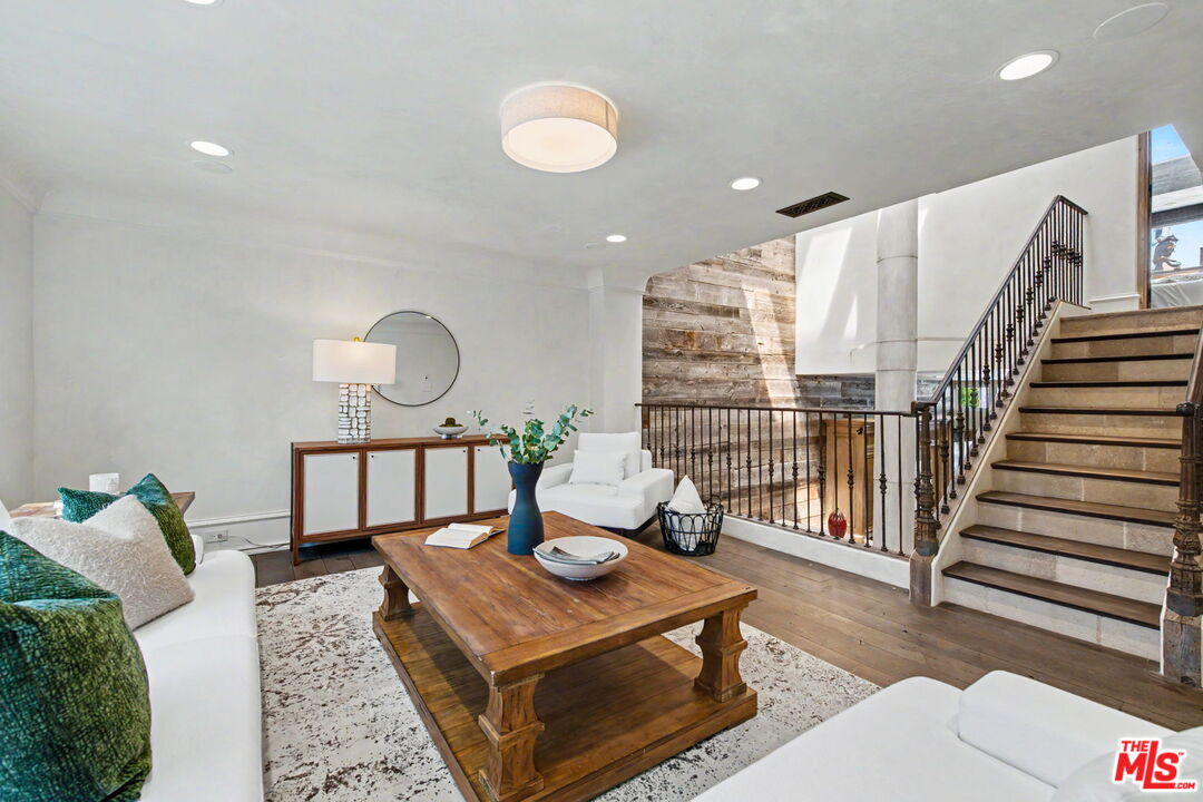 2408 34th St Unit: 4