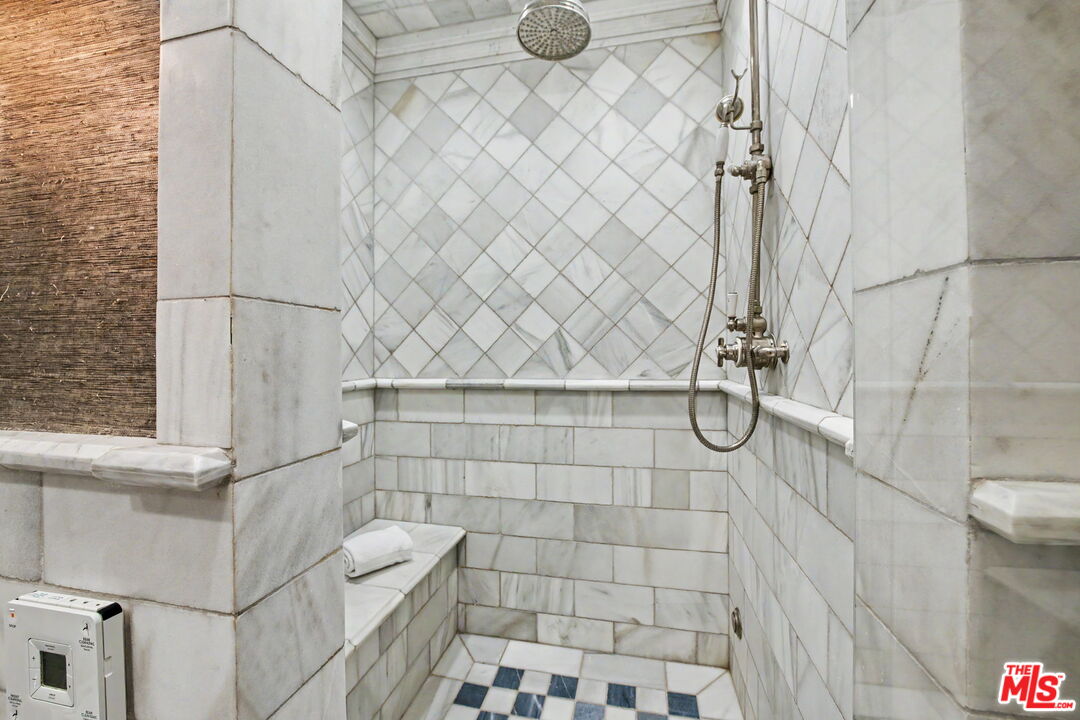 2408 34th St Unit: 4