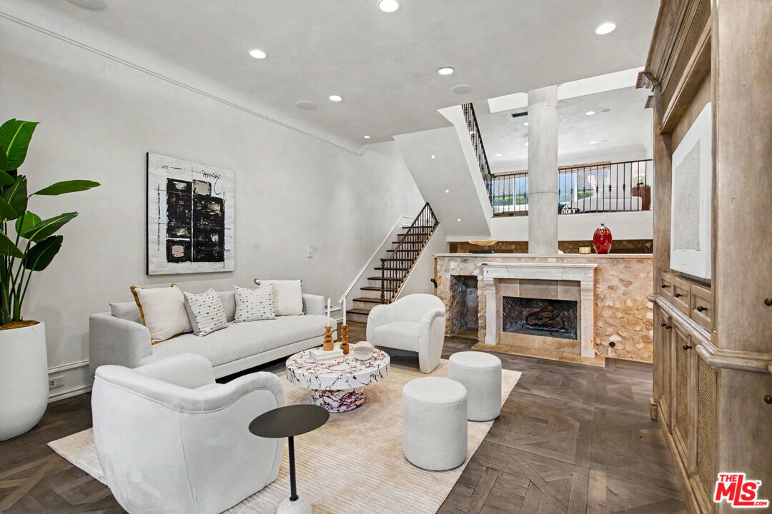2408 34th St Unit: 4