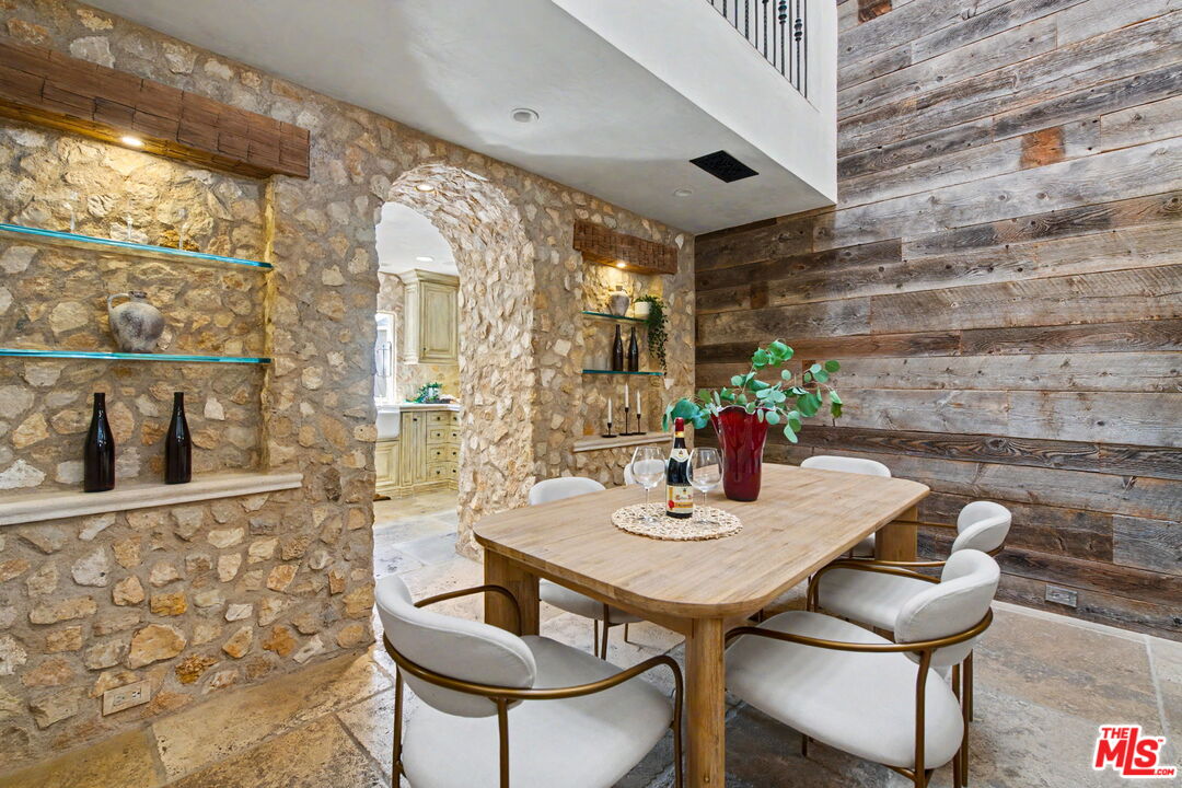 2408 34th St Unit: 4