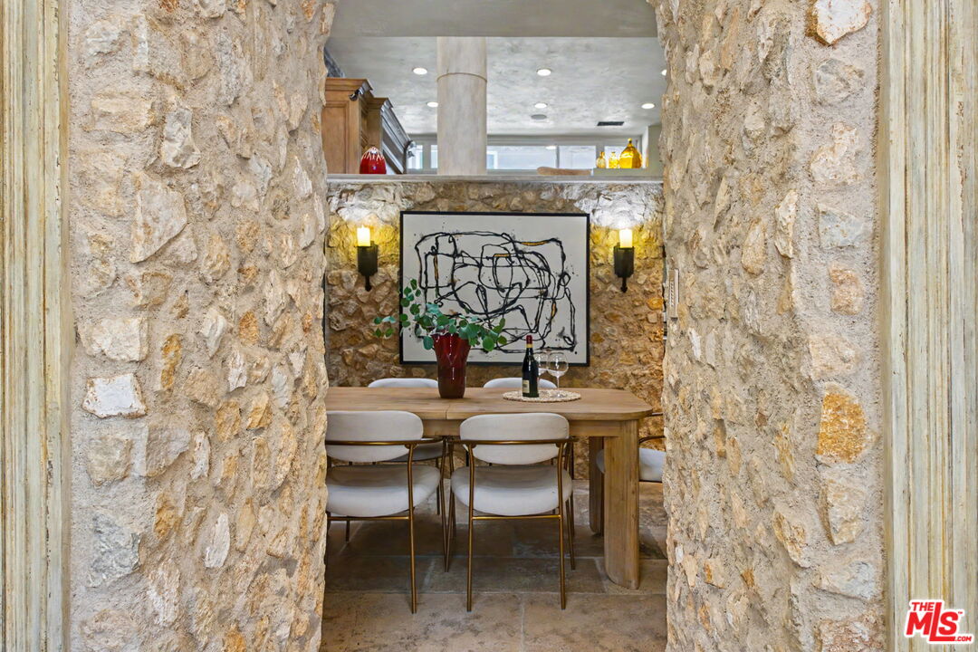 2408 34th St Unit: 4