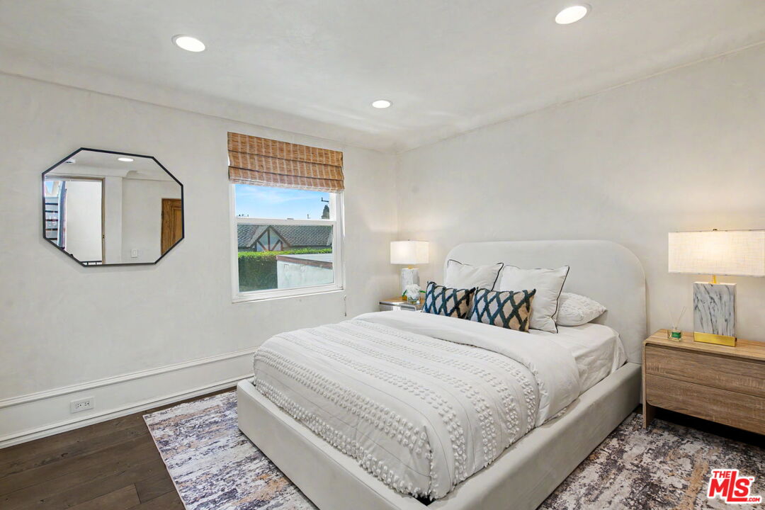 2408 34th St Unit: 4