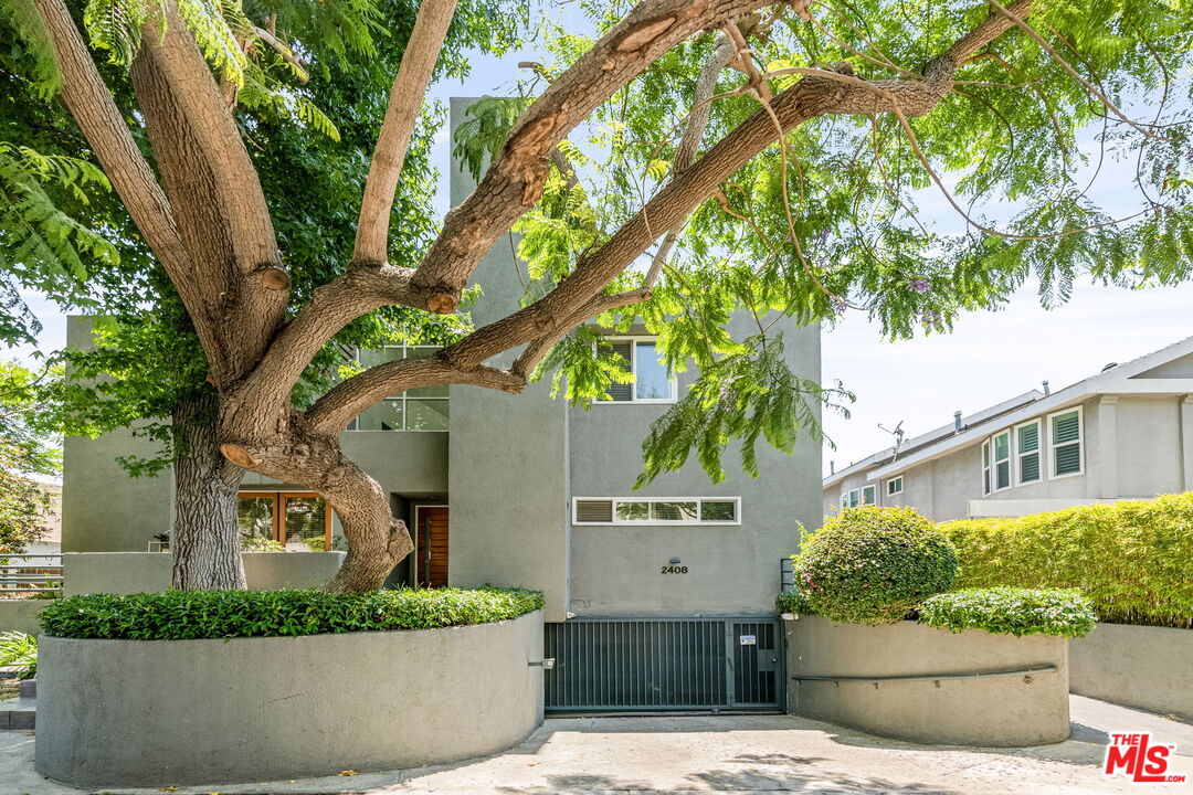 2408 34th St Unit: 4