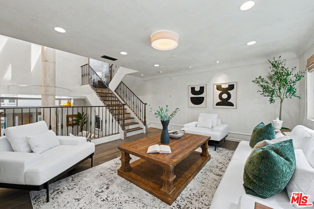 2408 34th St Unit: 4
