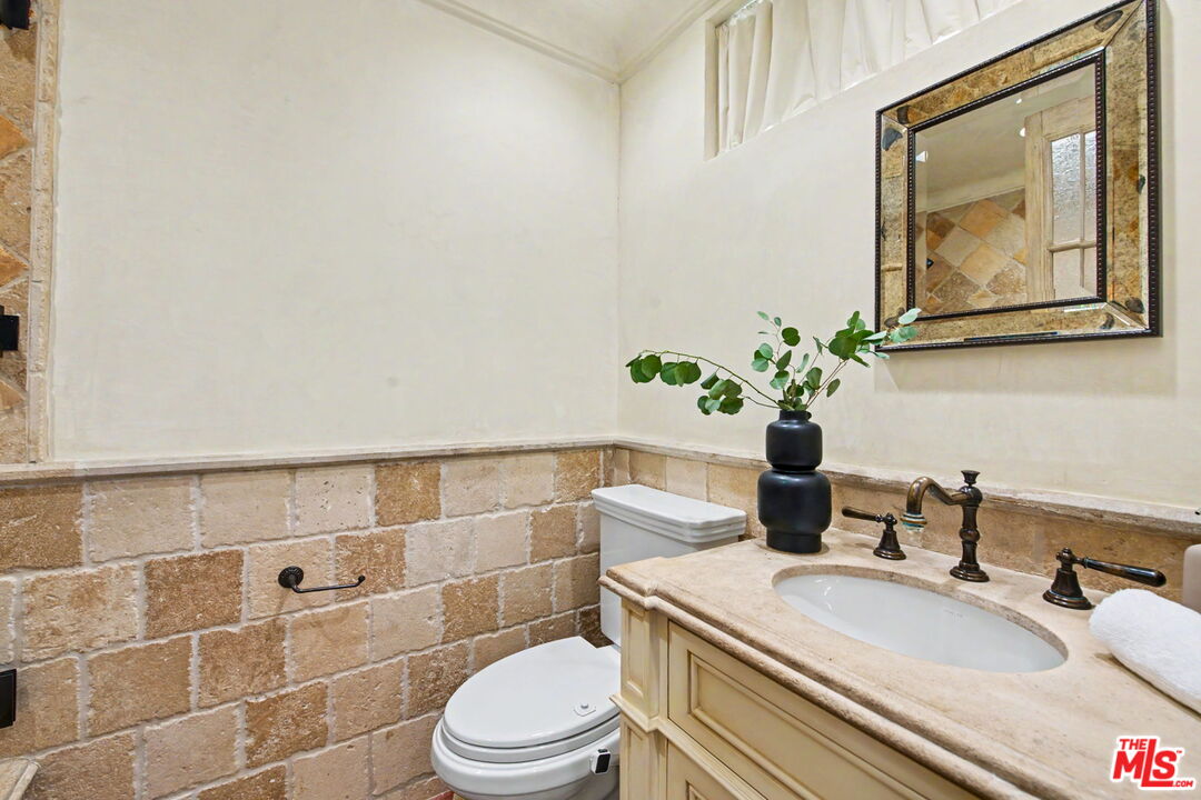 2408 34th St Unit: 4