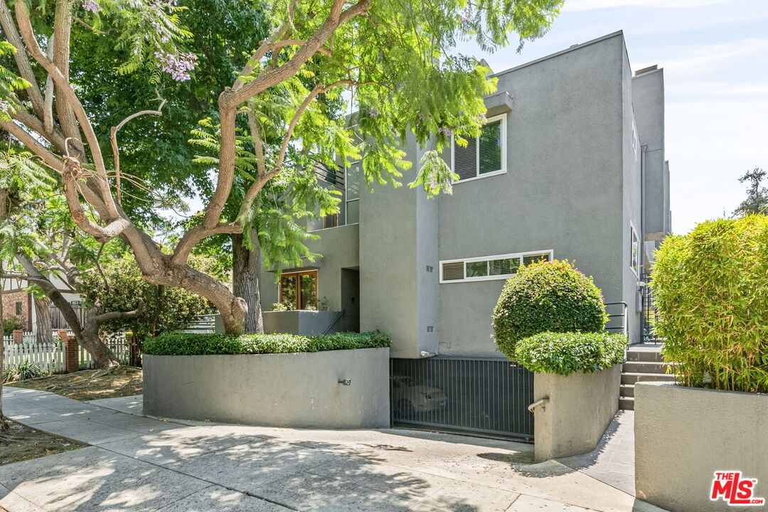 2408 34th St Unit: 4