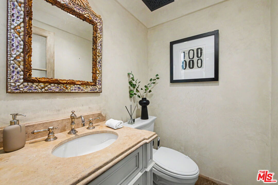 2408 34th St Unit: 4
