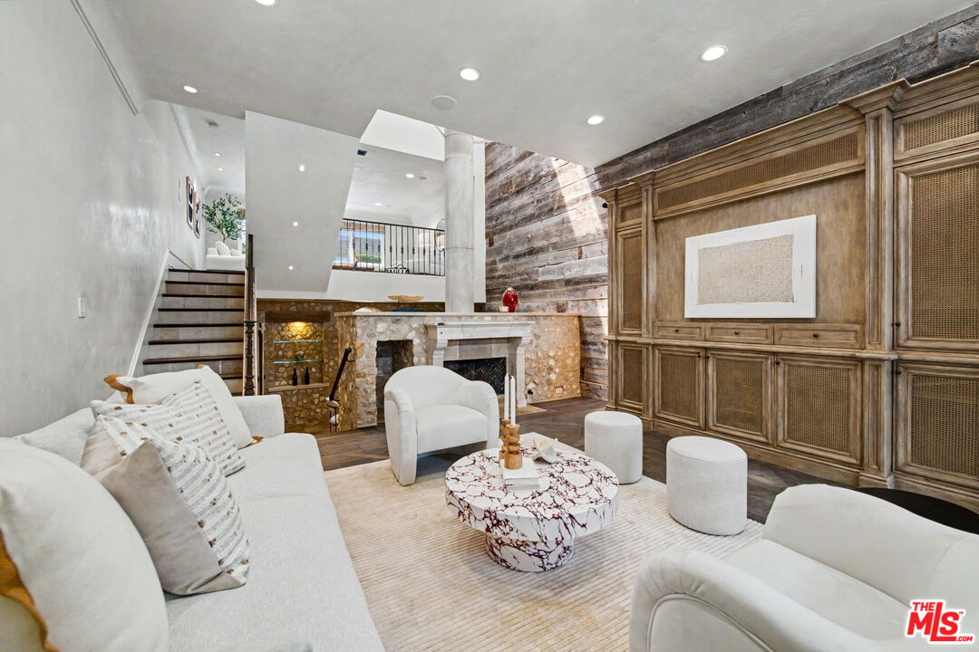 2408 34th St Unit: 4