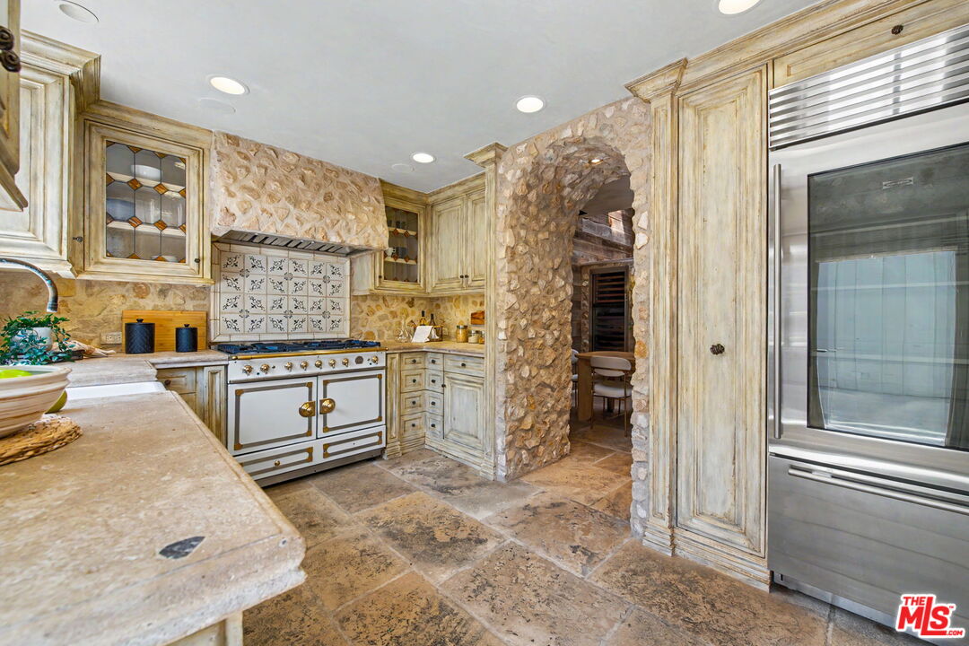 2408 34th St Unit: 4