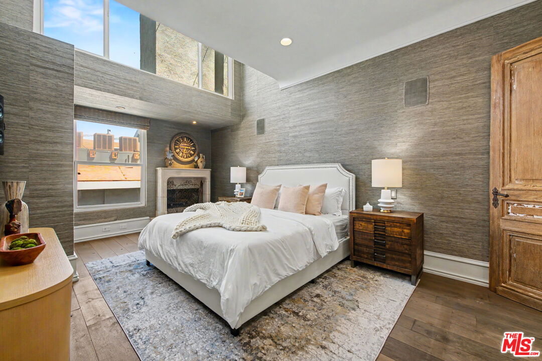 2408 34th St Unit: 4