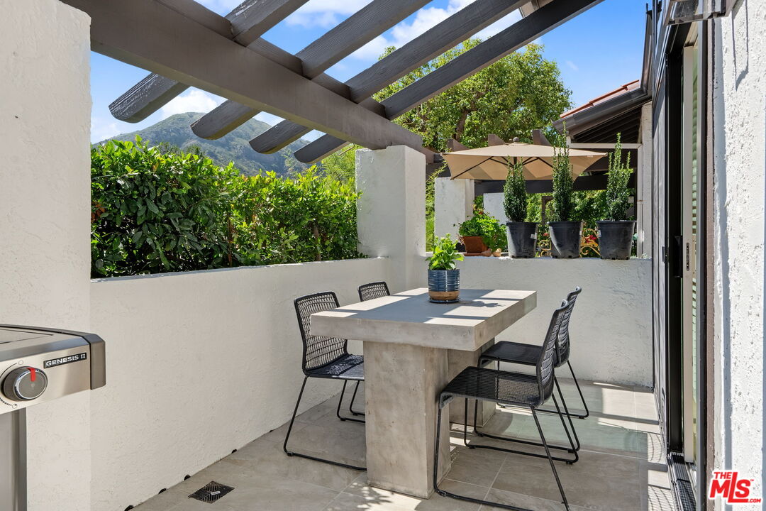1535 Michael Ln