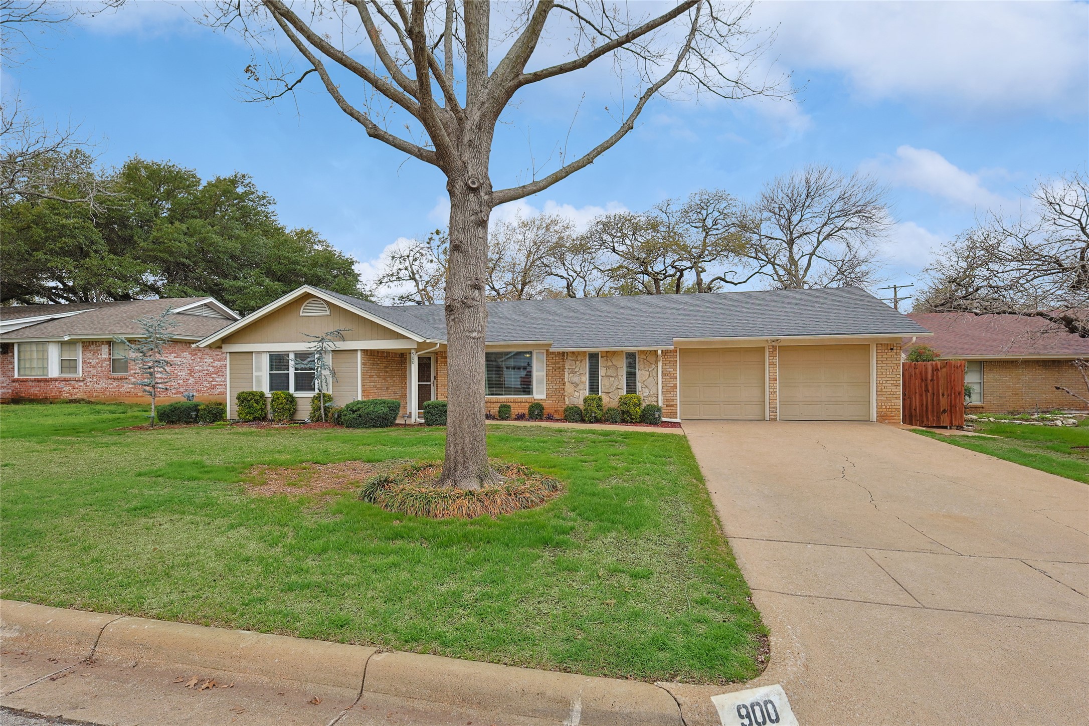 900 Lake Charles Avenue