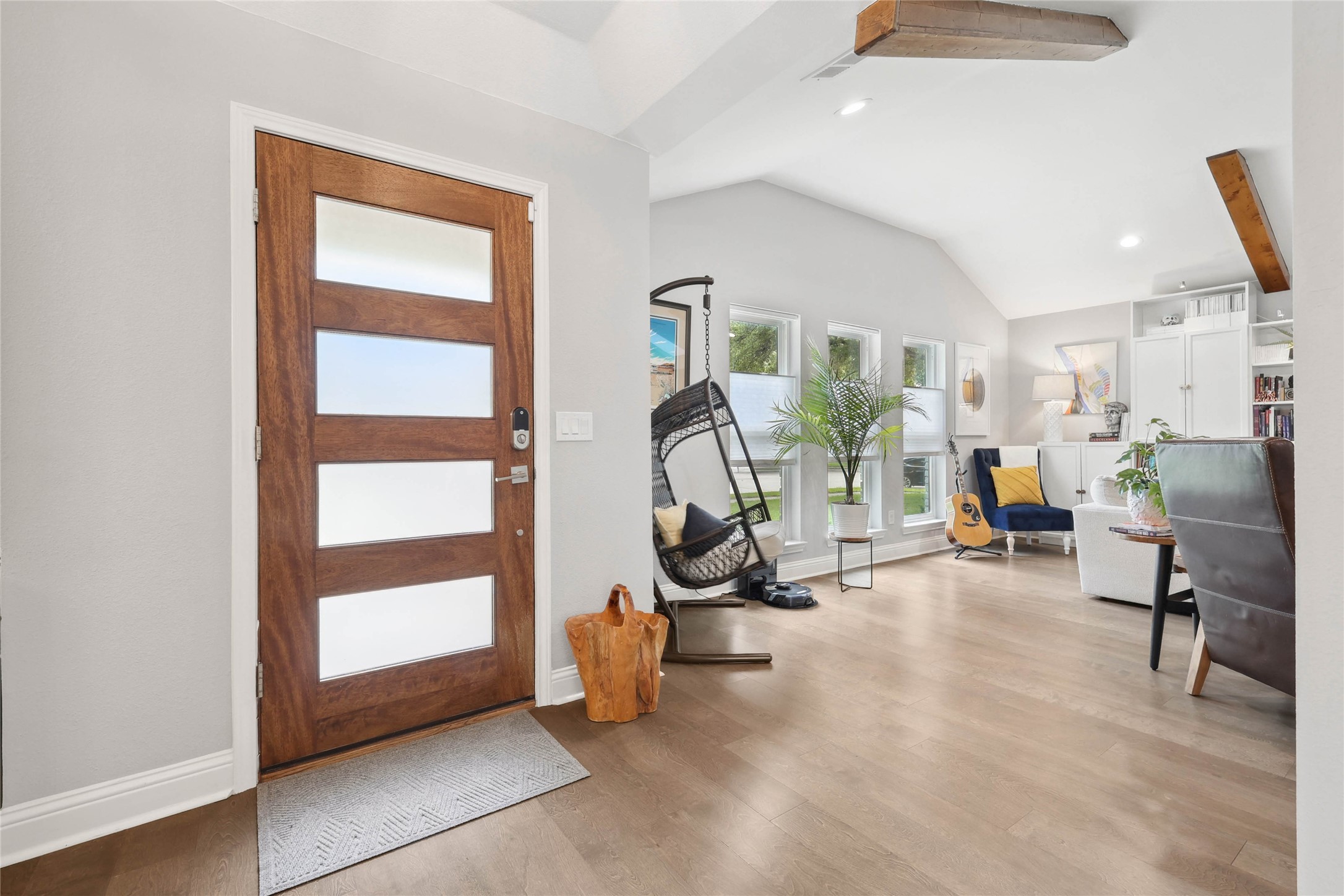 2712 Knollwood Court