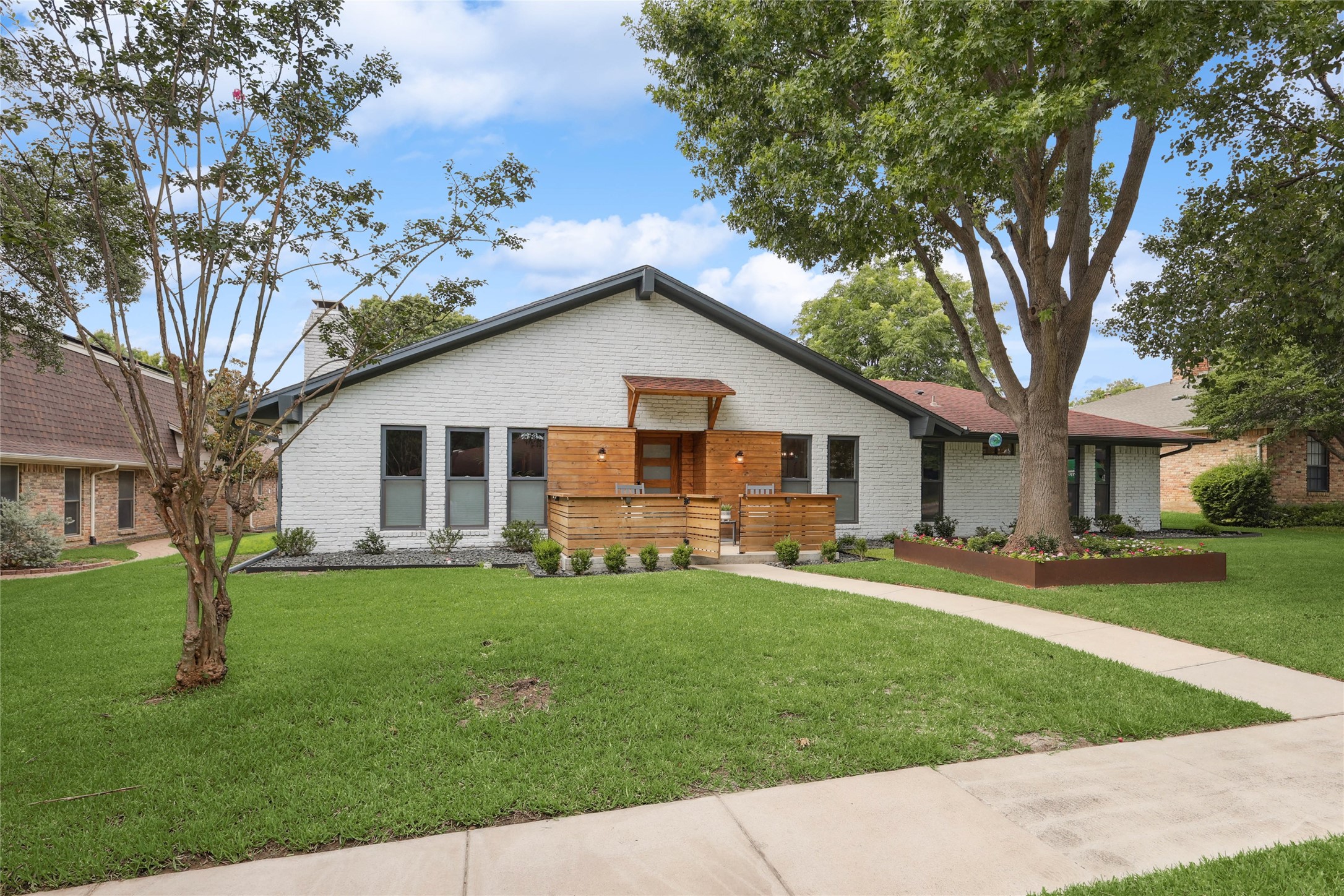 2712 Knollwood Court