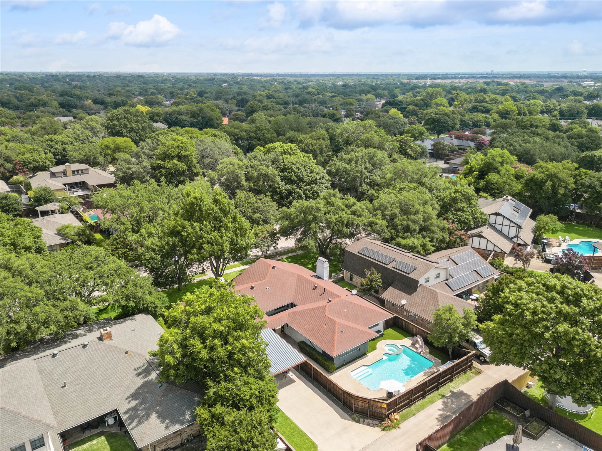 2712 Knollwood Court