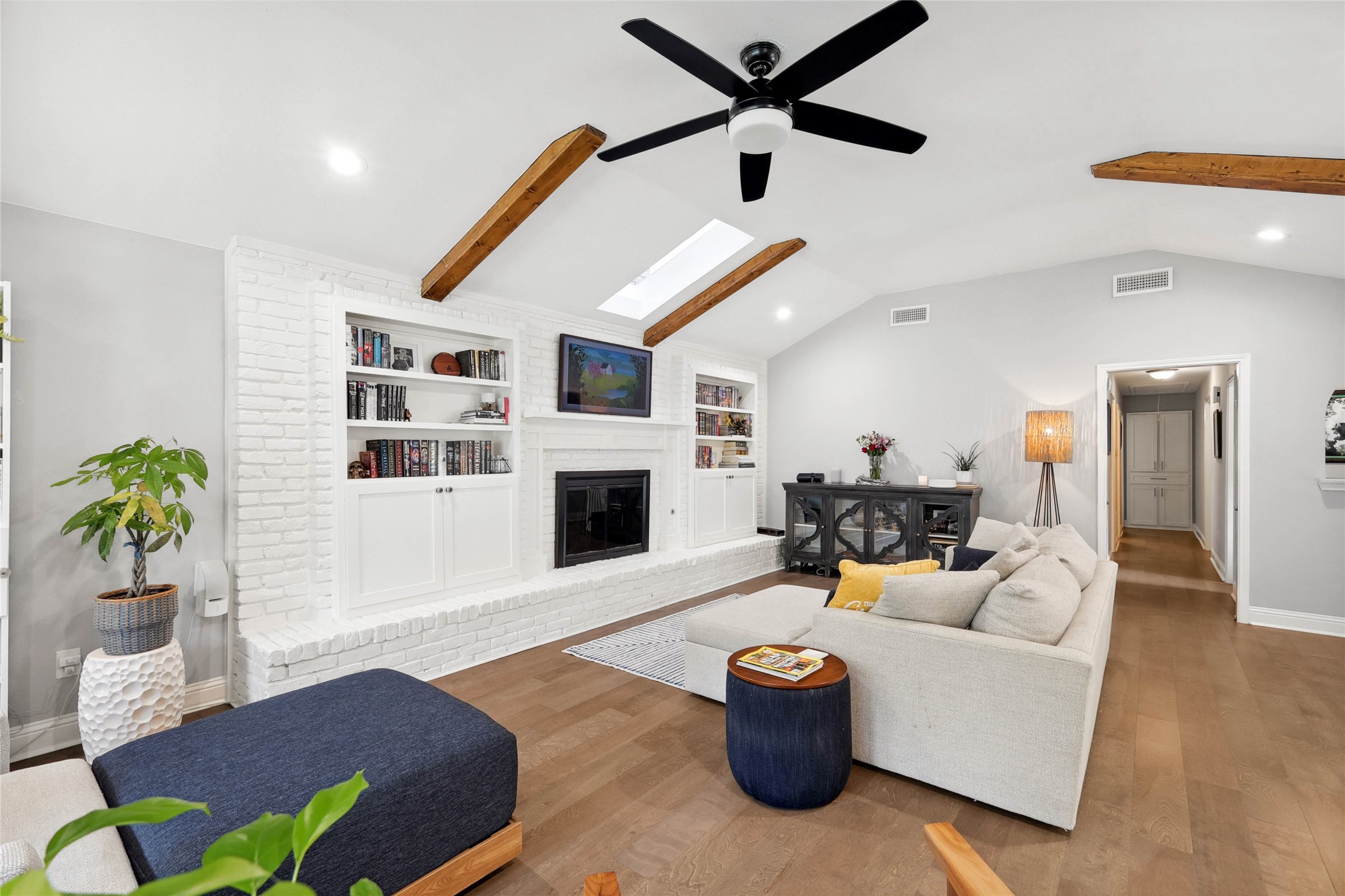 2712 Knollwood Court