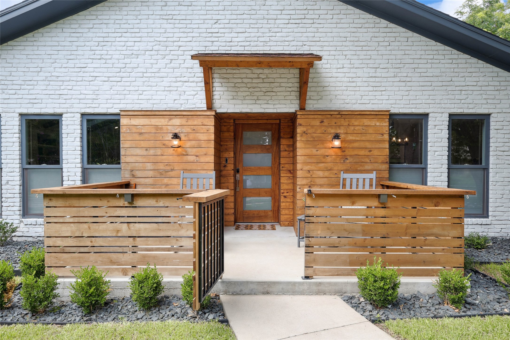 2712 Knollwood Court