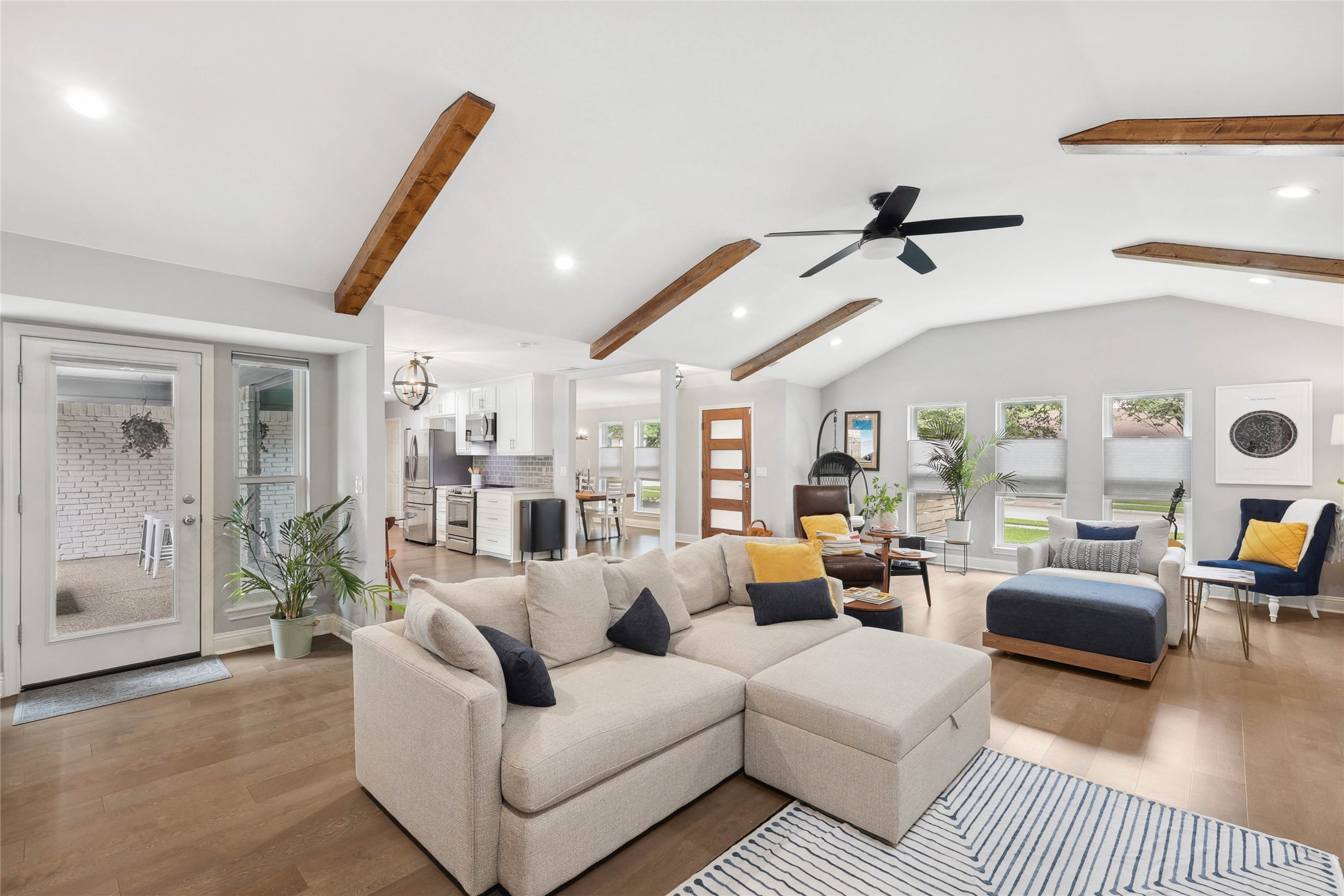 2712 Knollwood Court