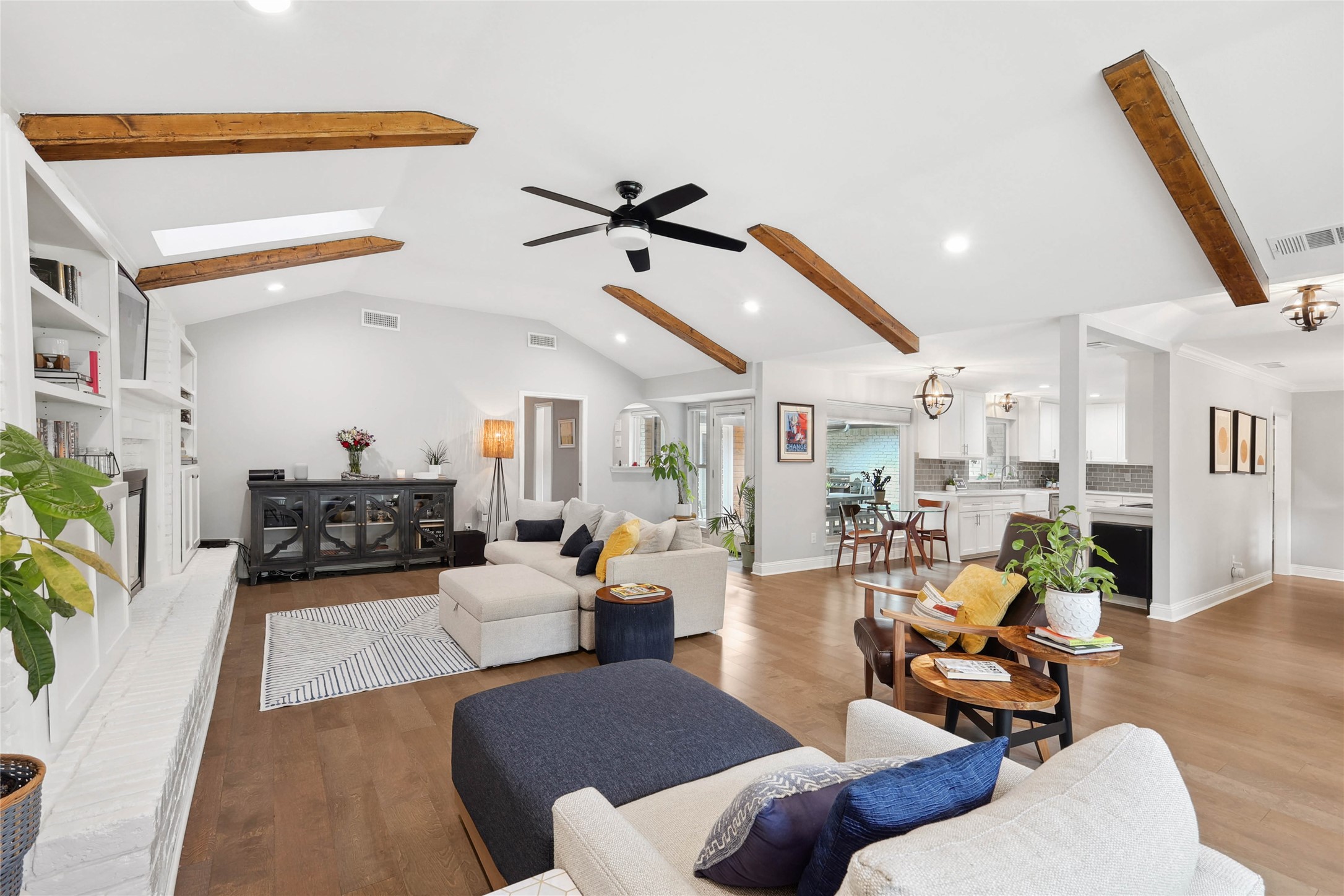 2712 Knollwood Court