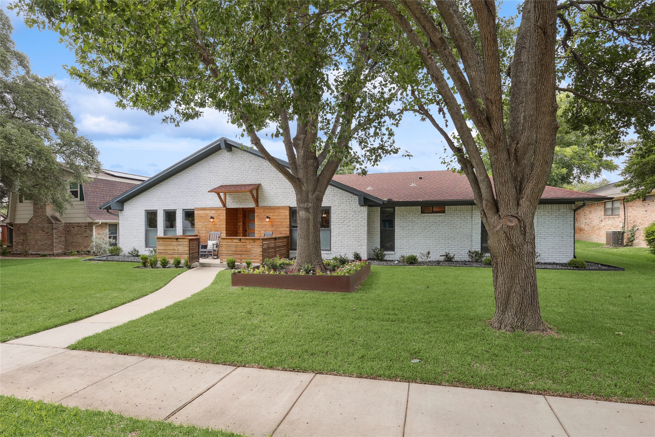 2712 Knollwood Court