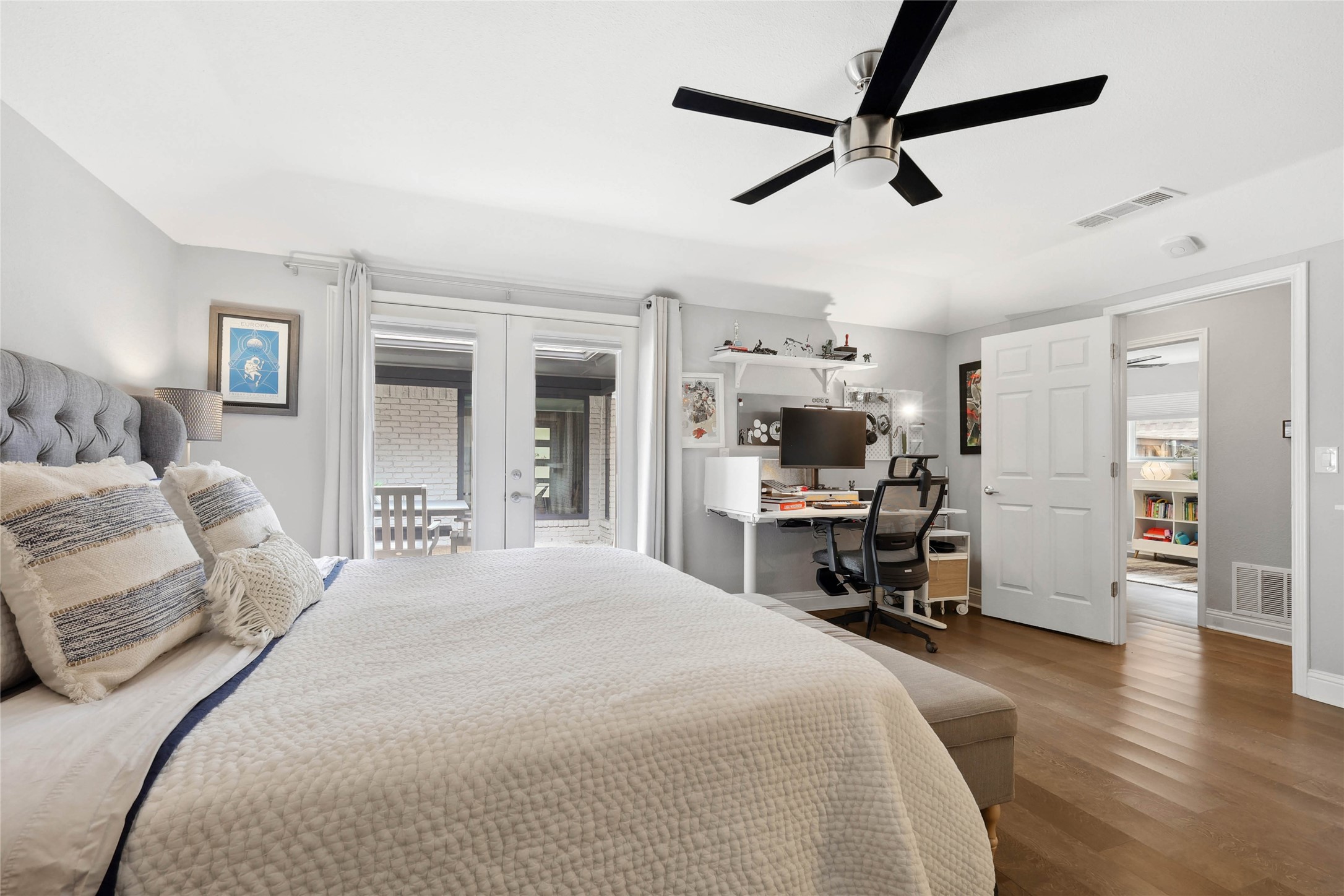 2712 Knollwood Court