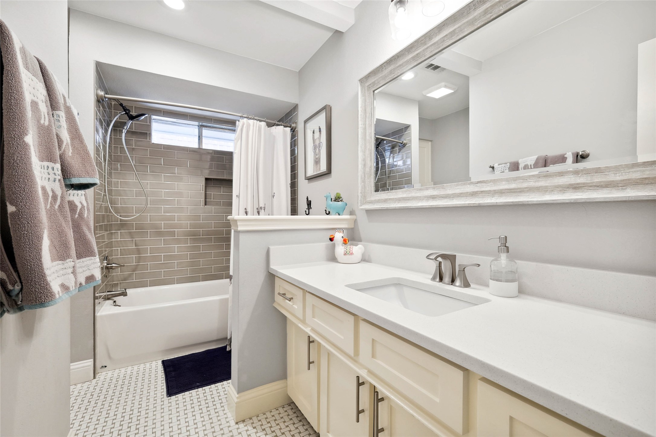 2712 Knollwood Court