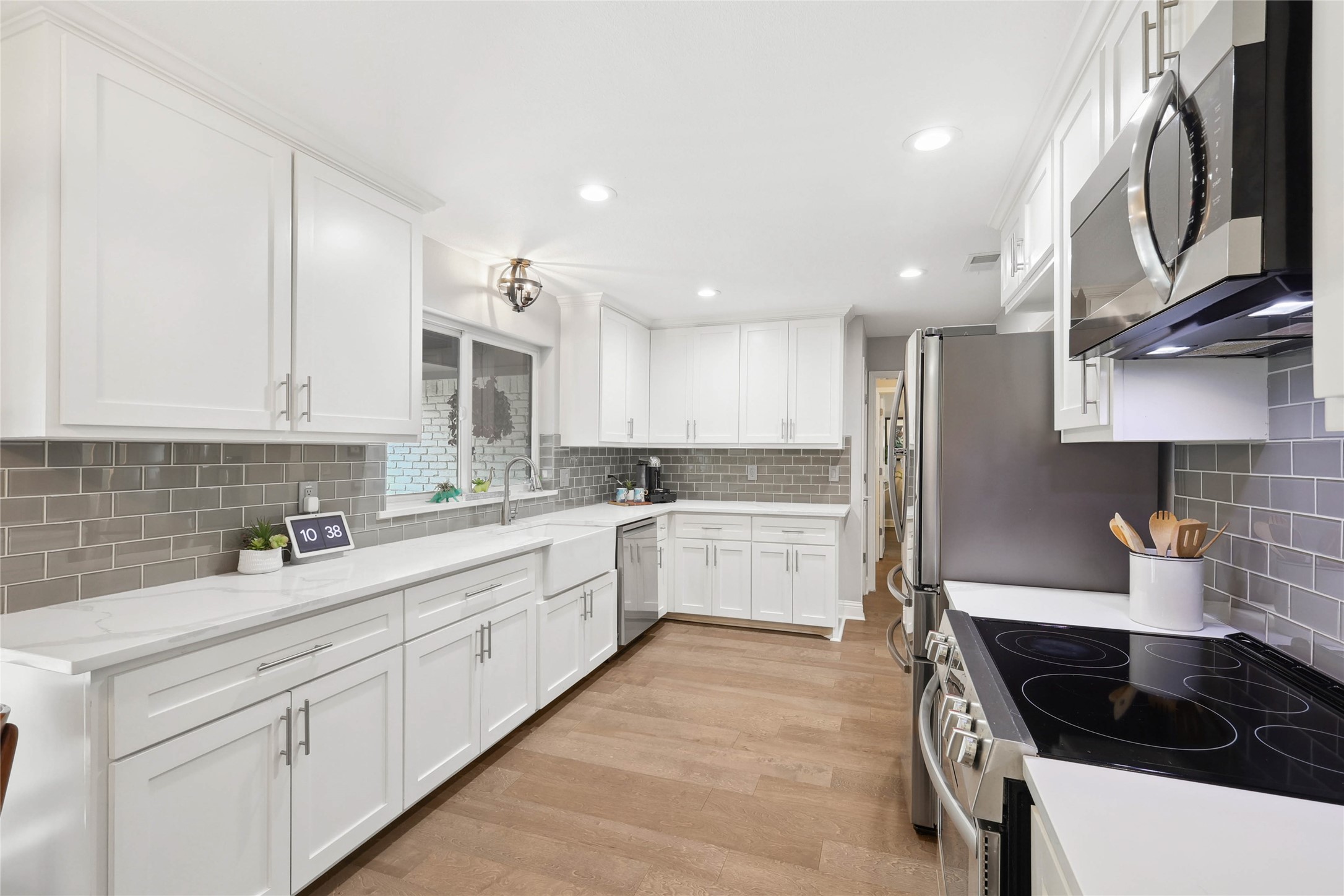 2712 Knollwood Court