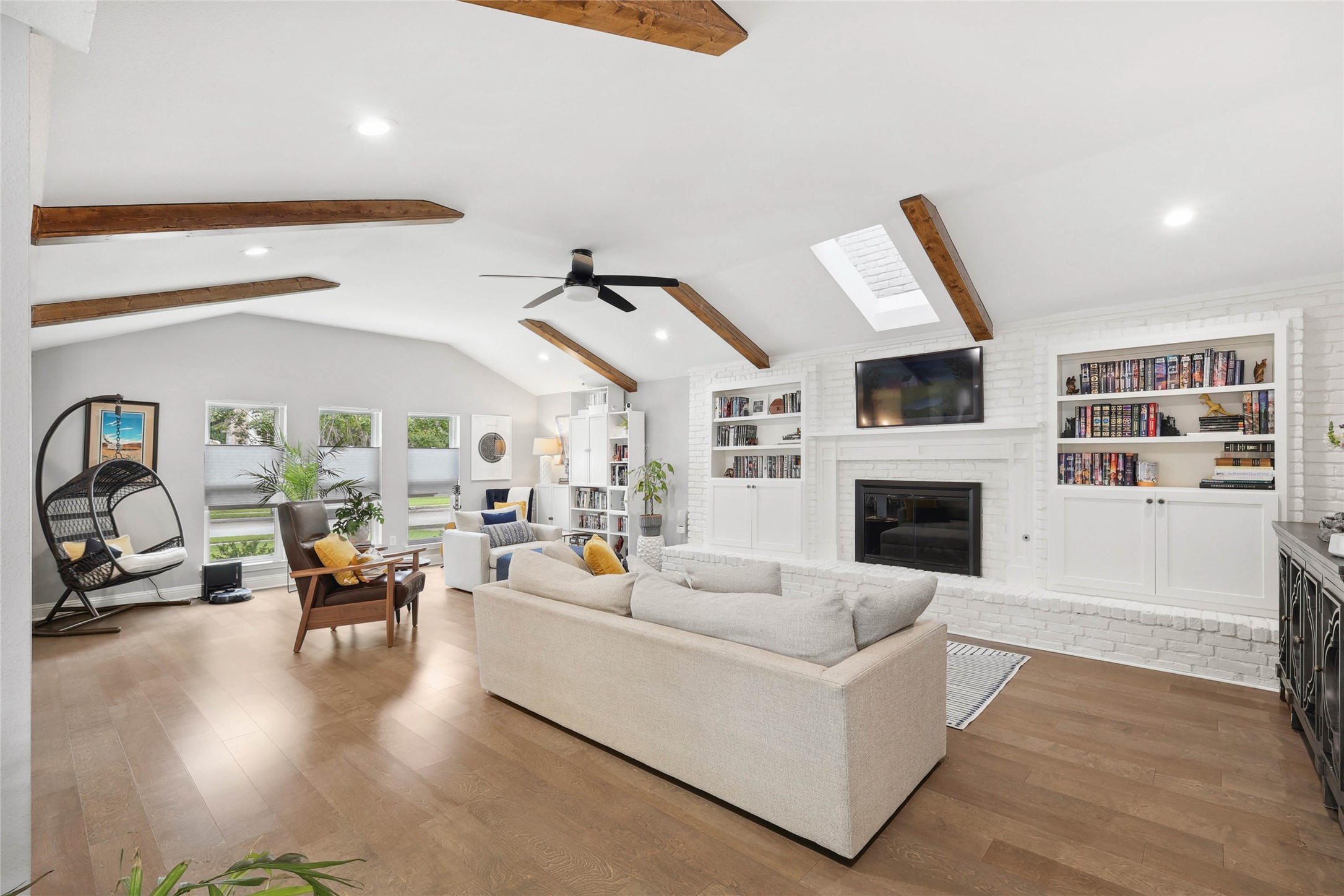 2712 Knollwood Court