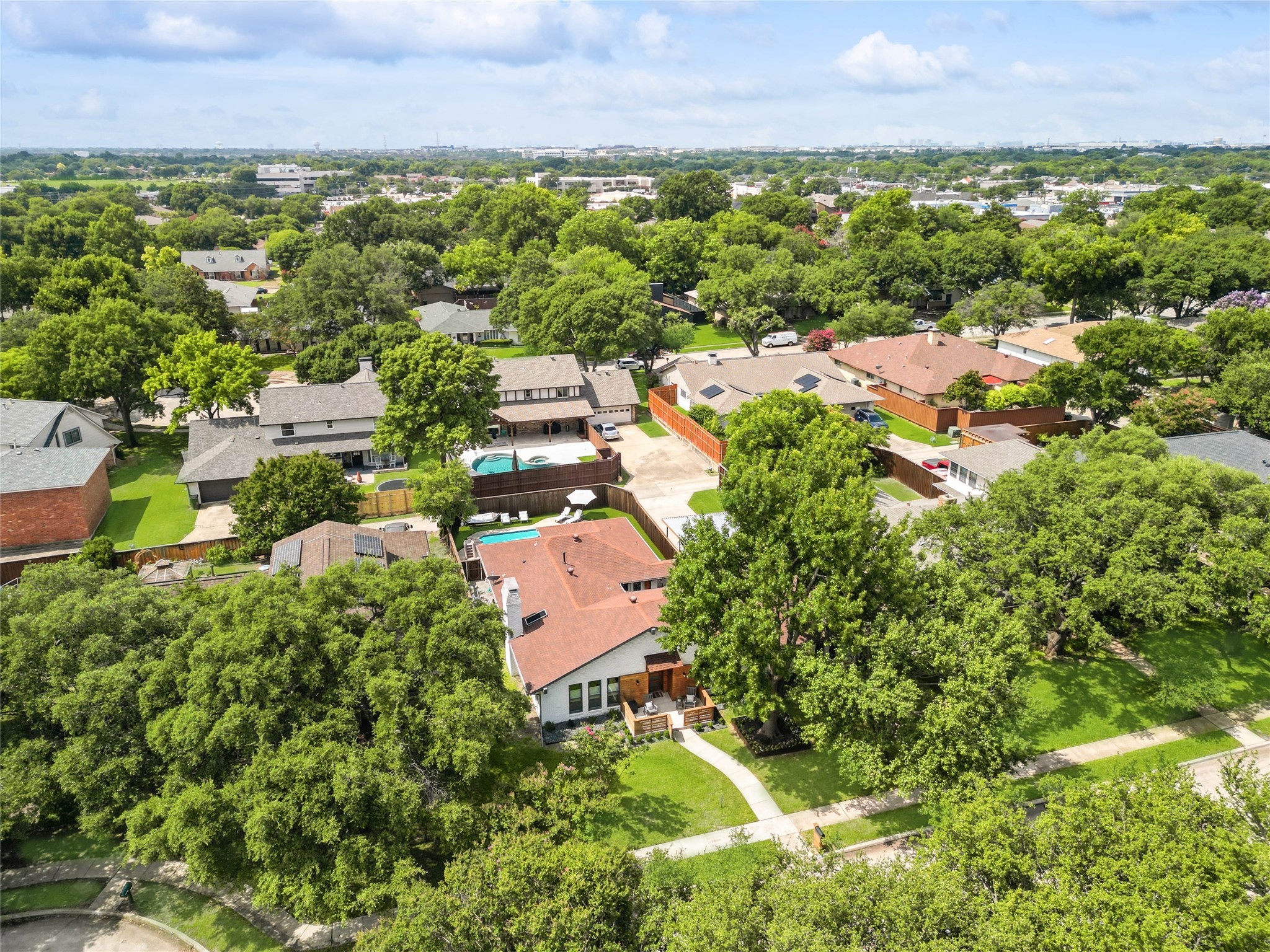 2712 Knollwood Court