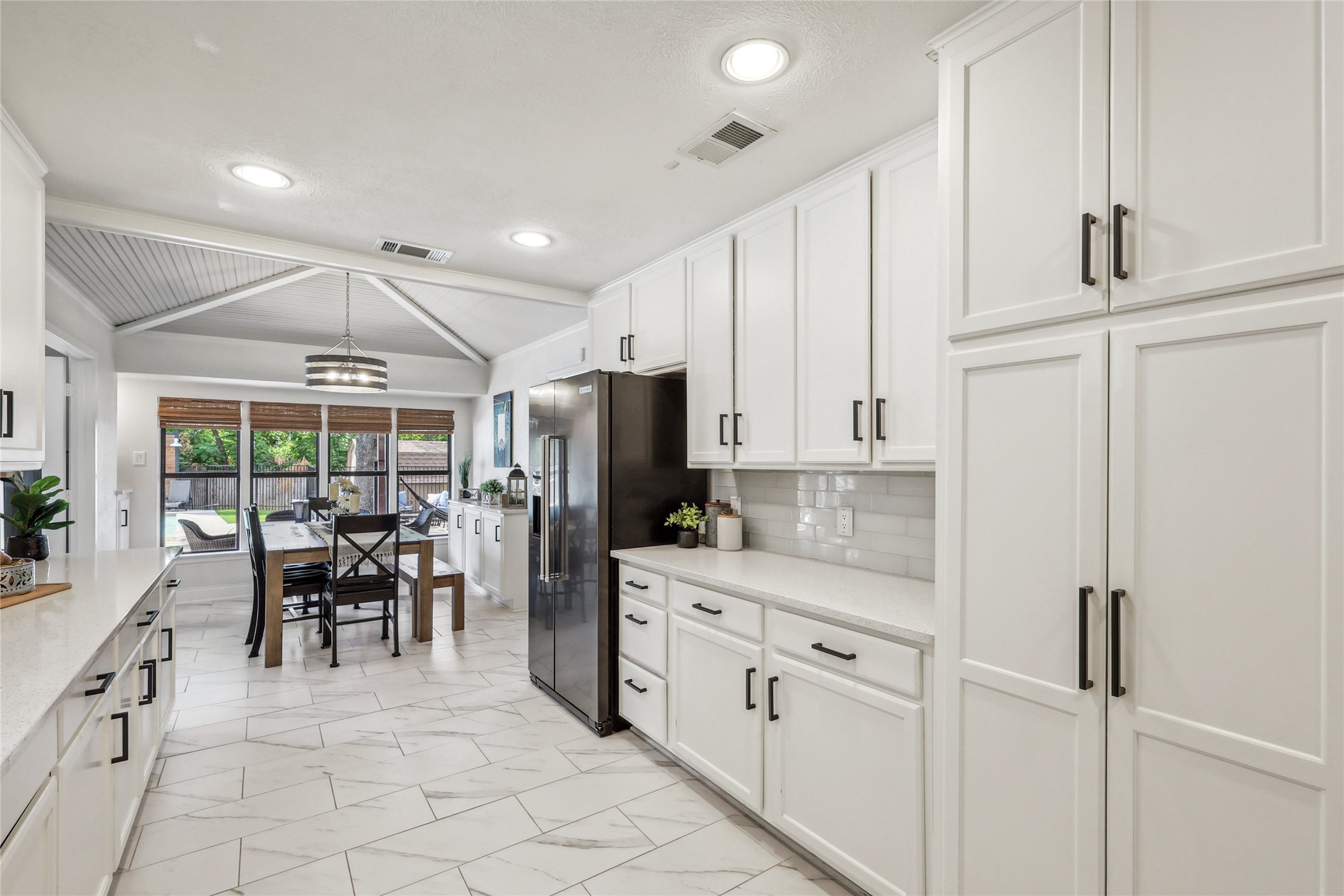 325 Pebble Knoll