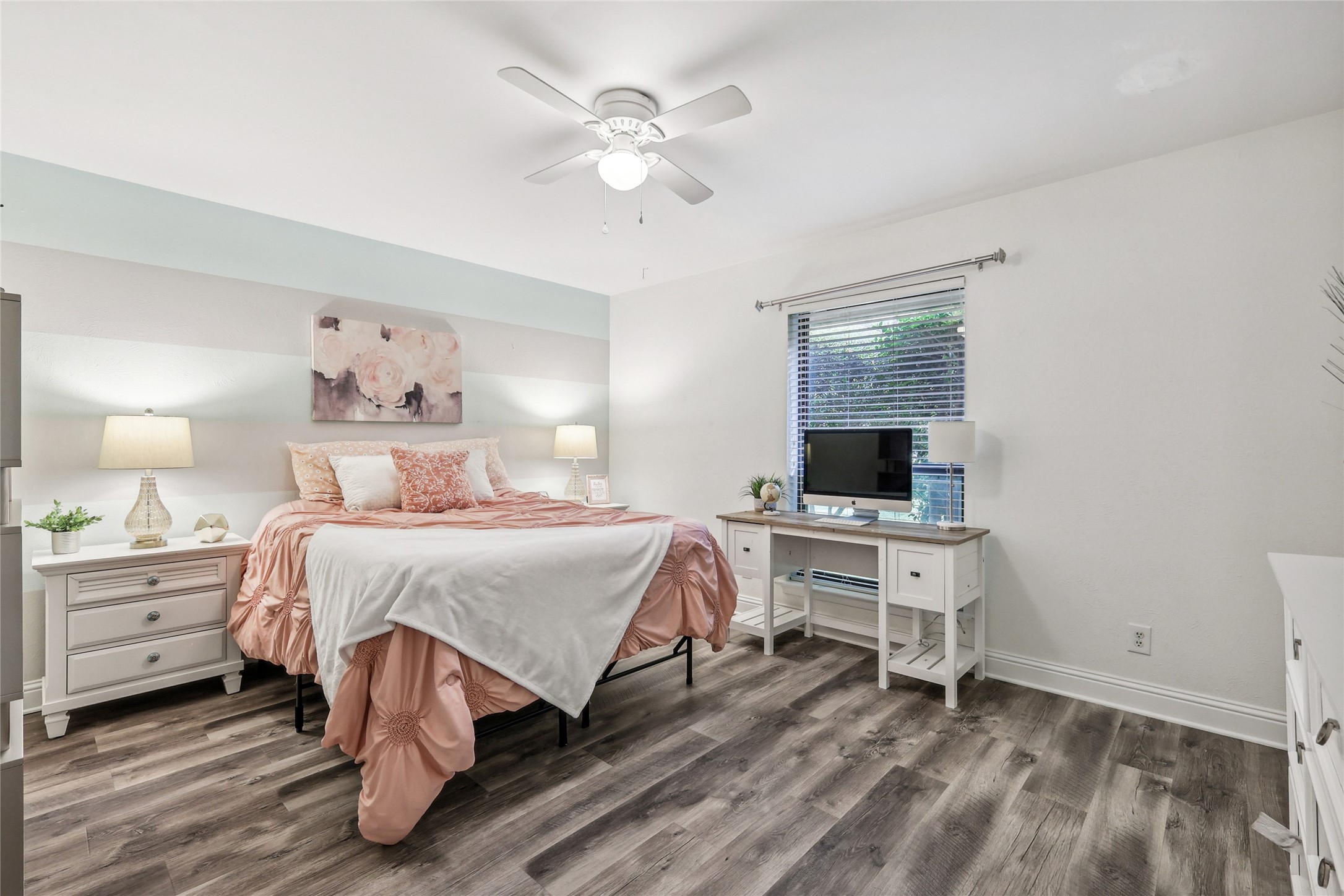 325 Pebble Knoll