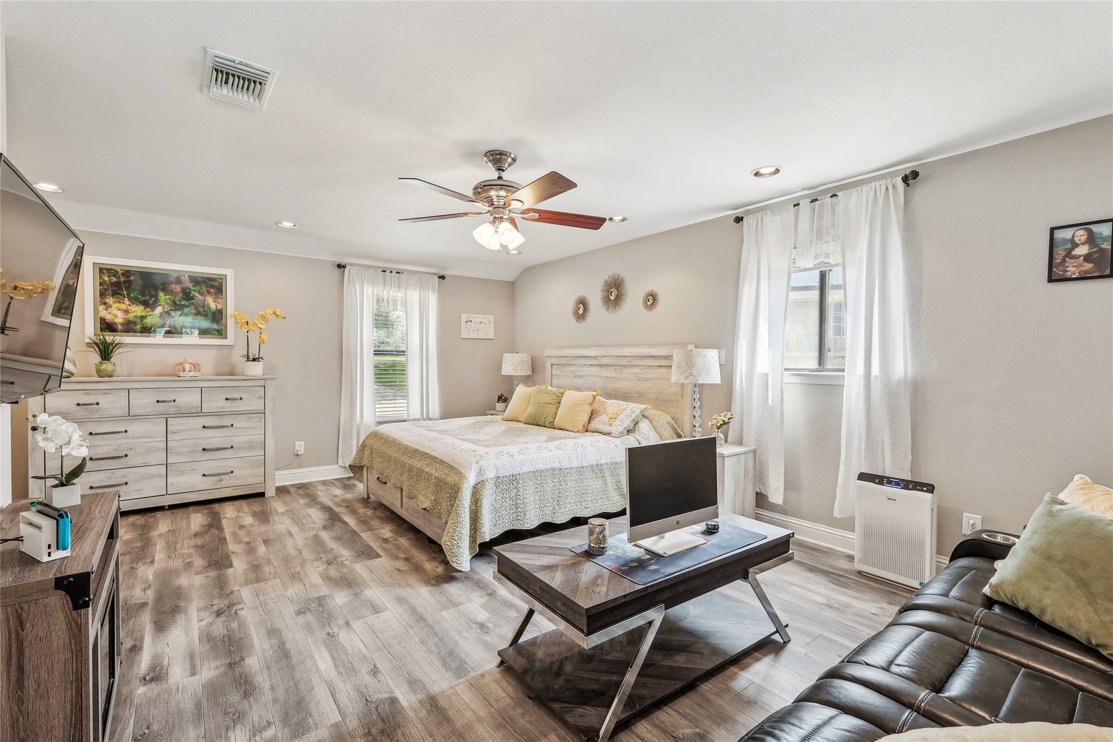 325 Pebble Knoll