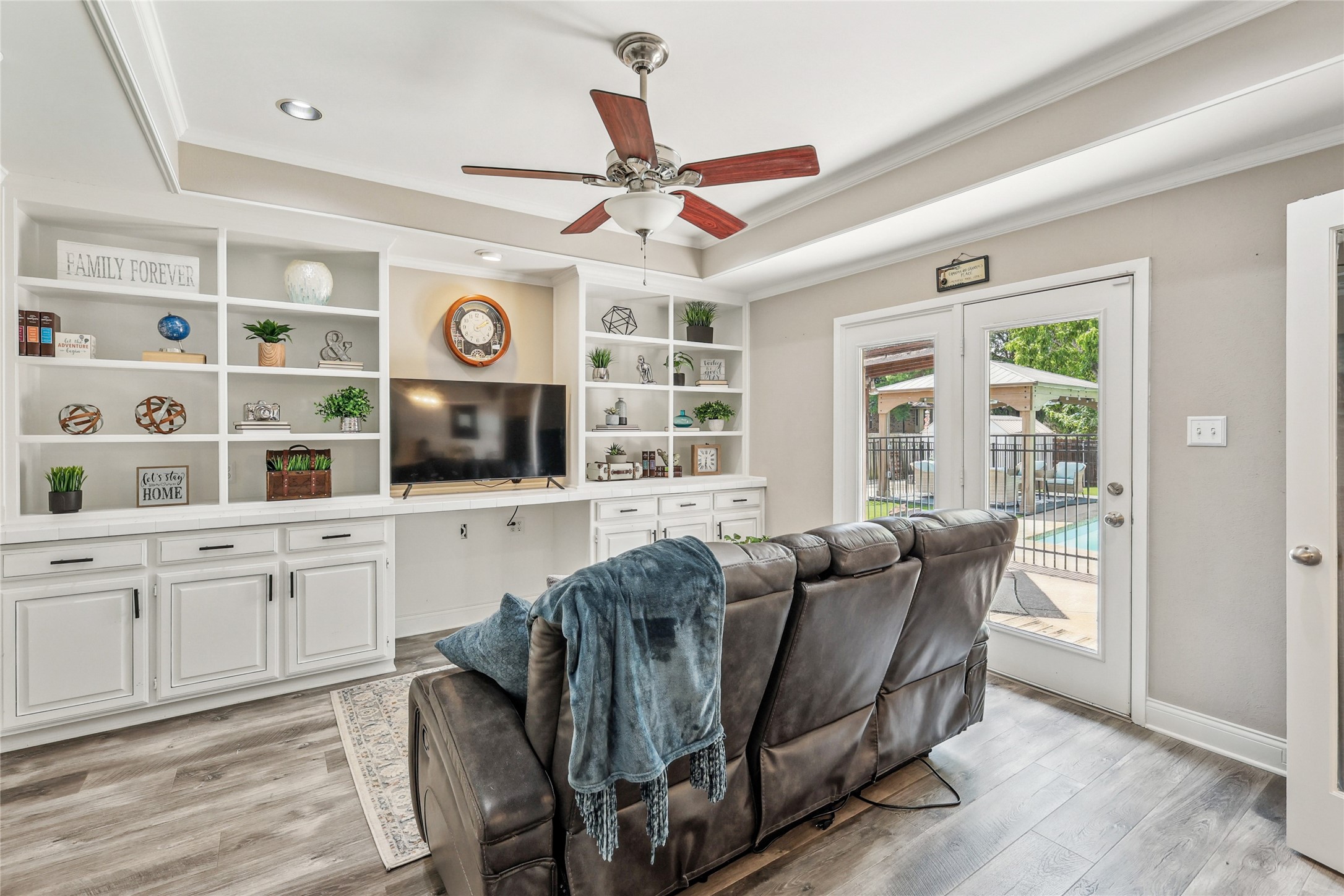 325 Pebble Knoll