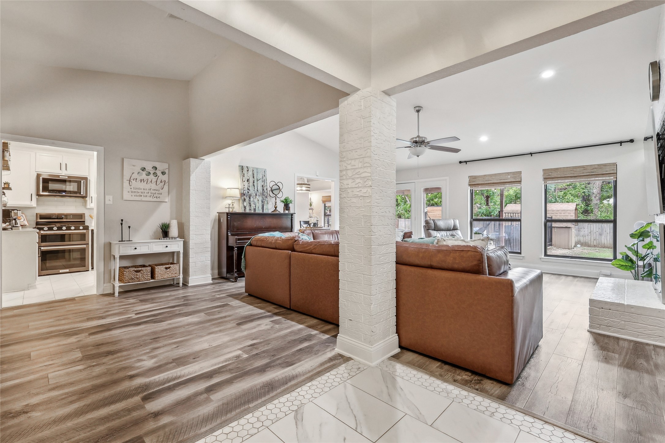 325 Pebble Knoll