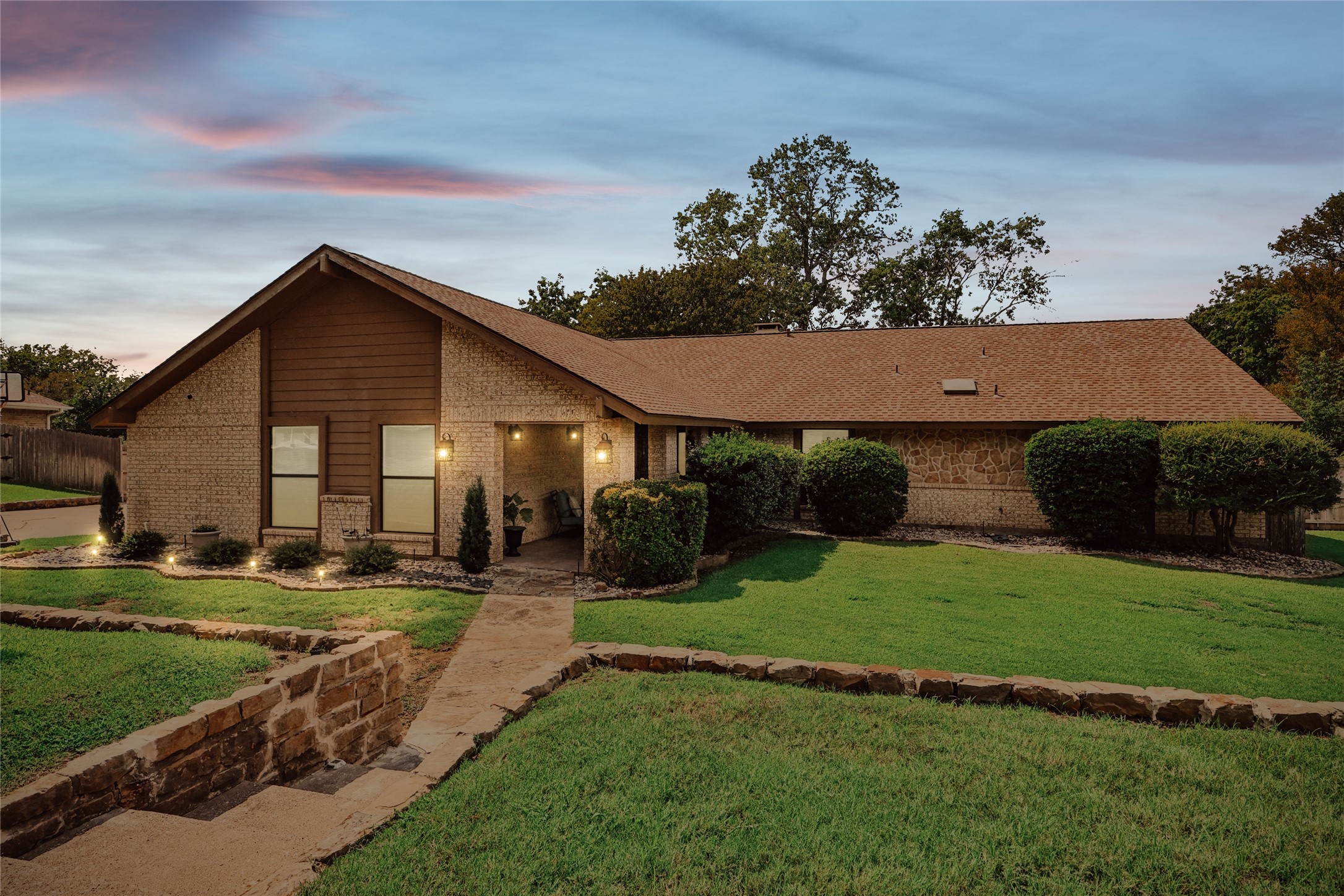 325 Pebble Knoll