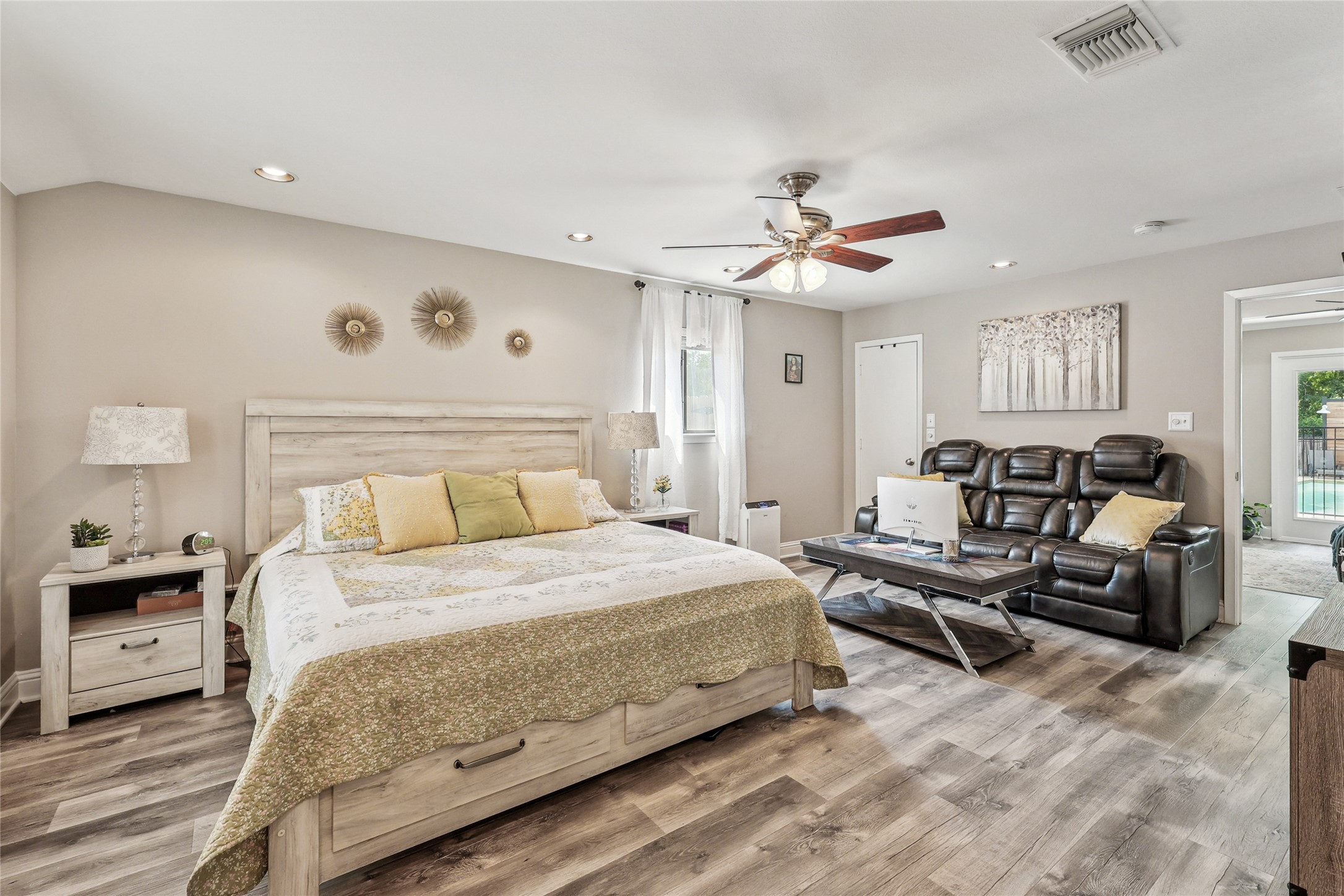 325 Pebble Knoll
