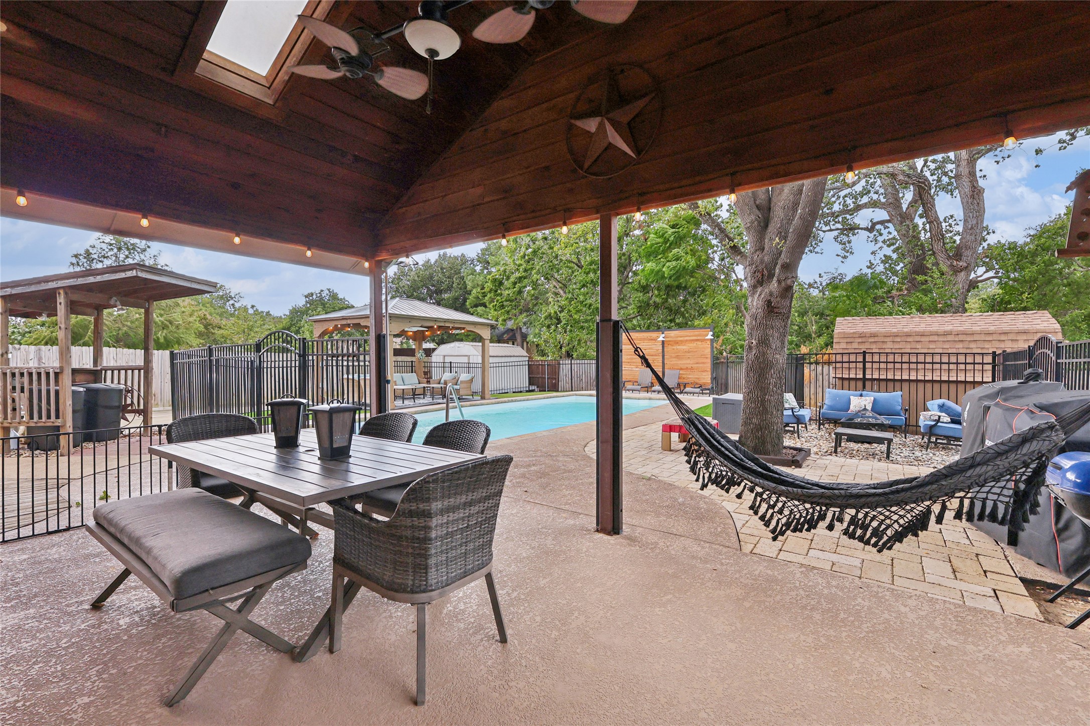 325 Pebble Knoll