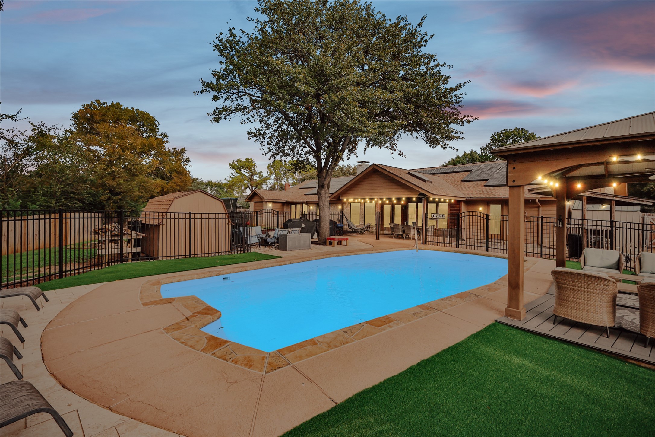 325 Pebble Knoll