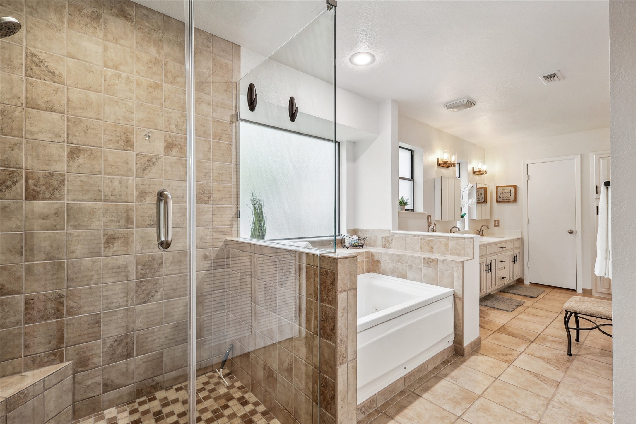 325 Pebble Knoll