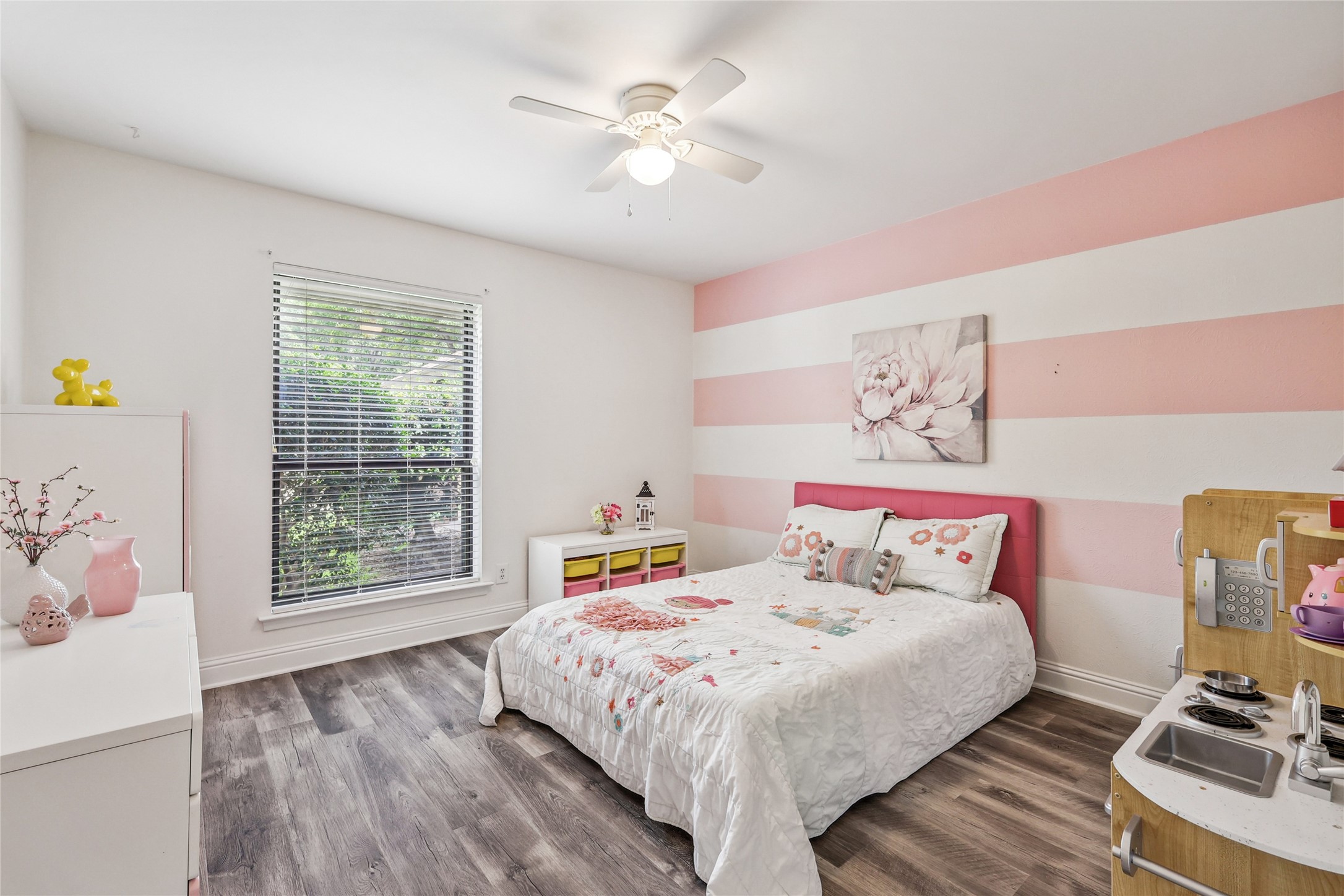 325 Pebble Knoll