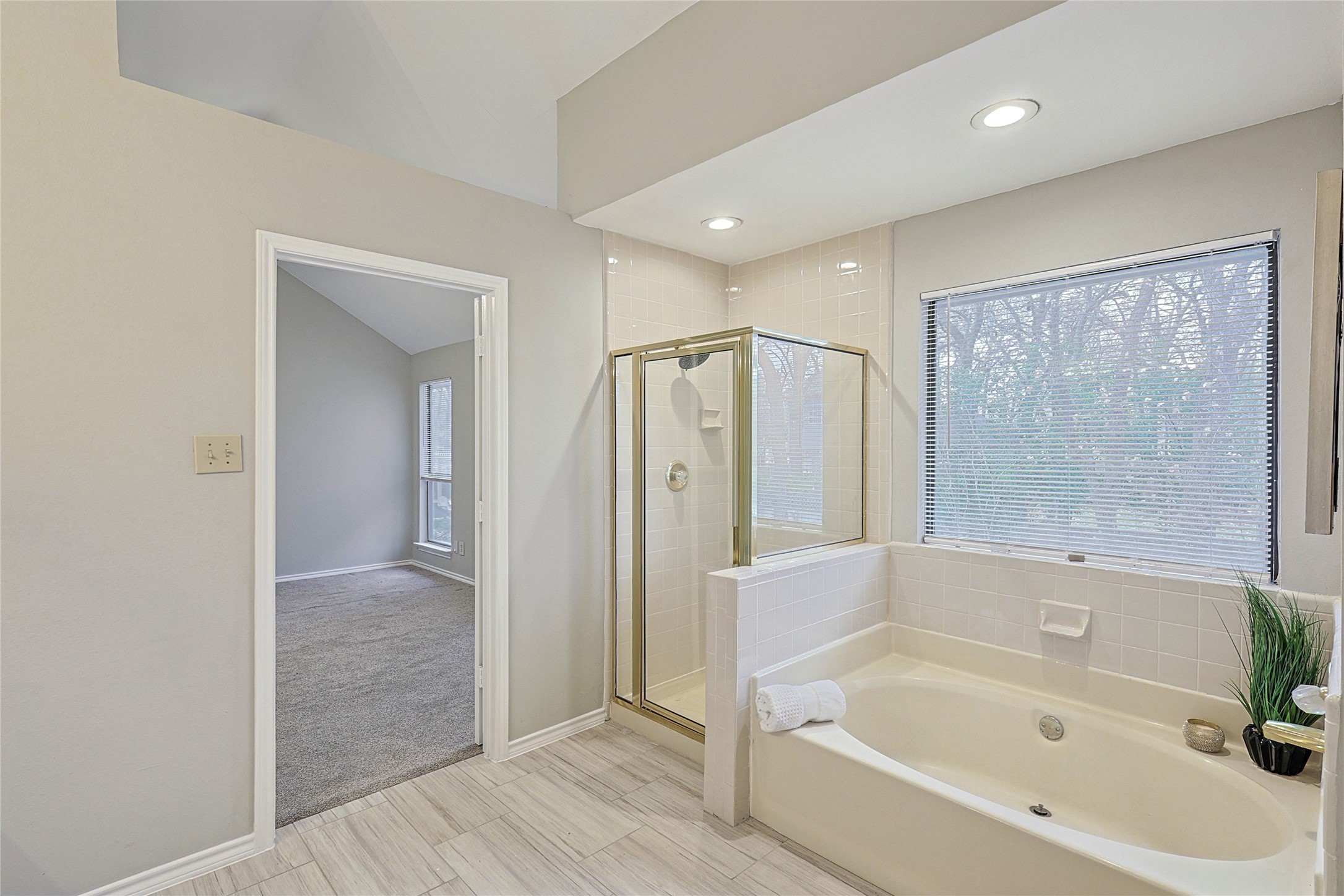 4502 Amesbury Circle