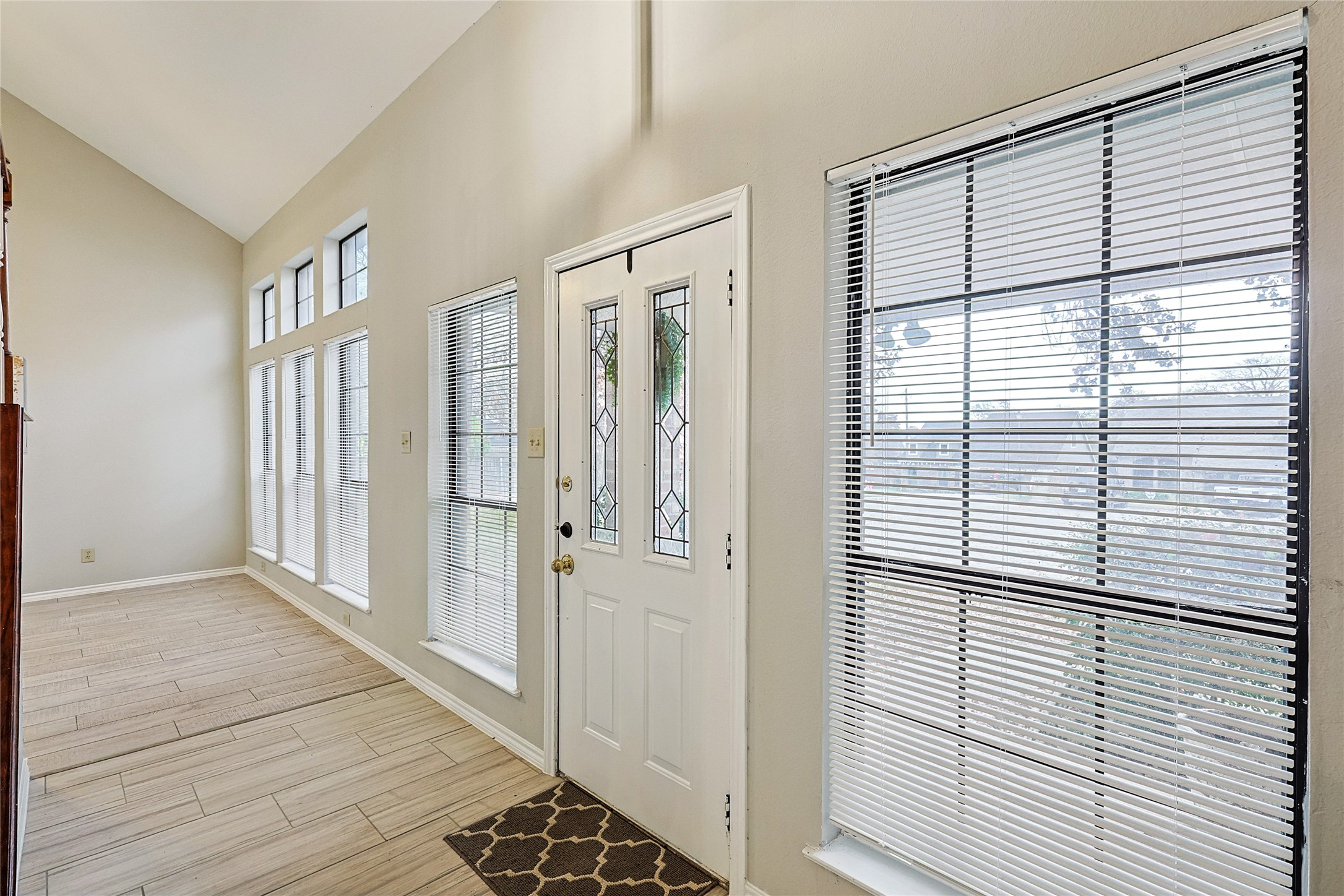 4502 Amesbury Circle