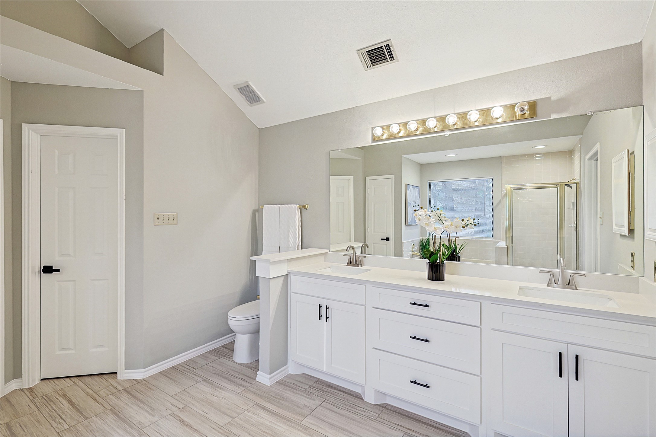 4502 Amesbury Circle