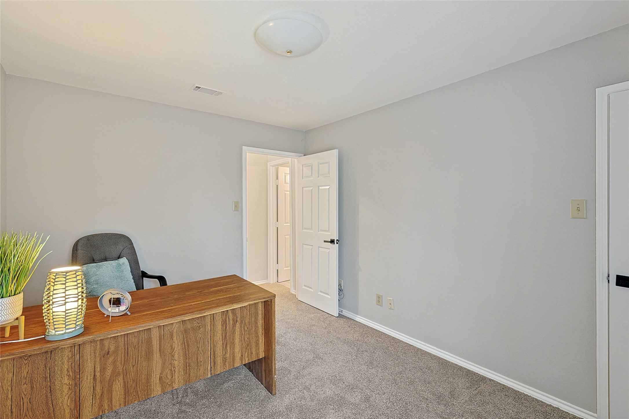 4502 Amesbury Circle