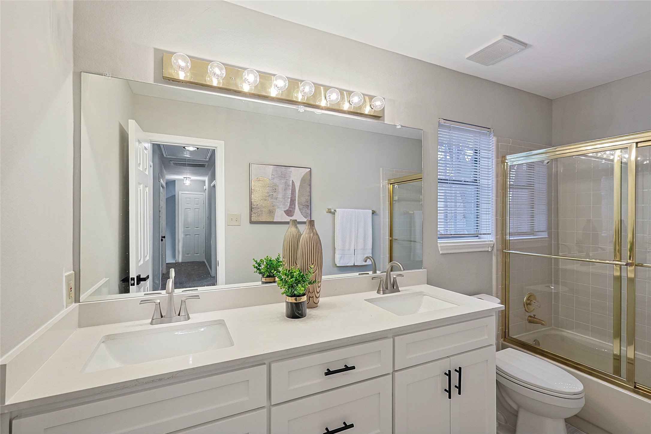 4502 Amesbury Circle
