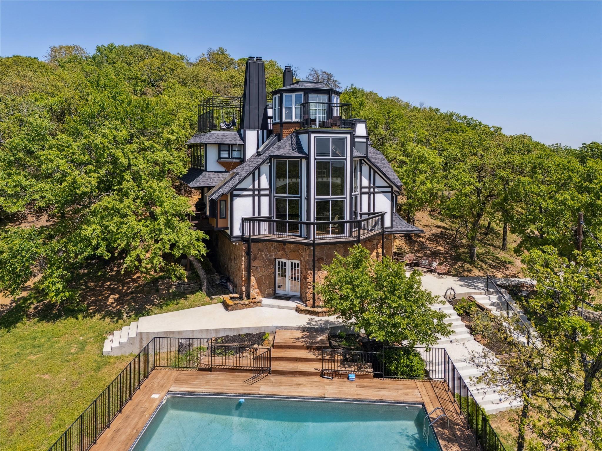 1412 Apache Court