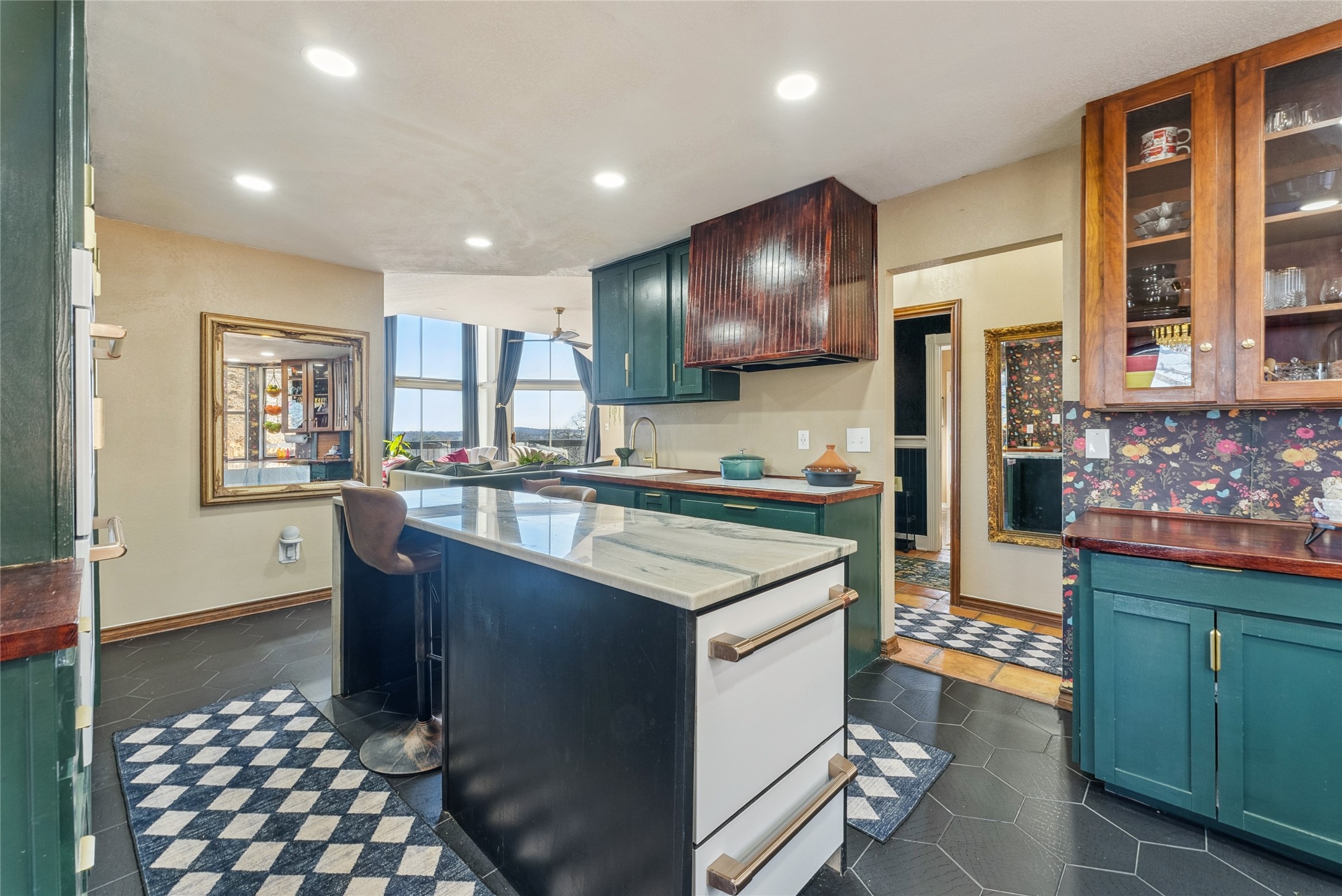 1412 Apache Court