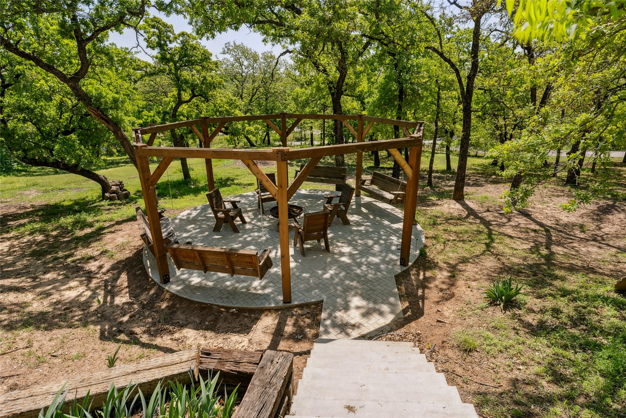 1412 Apache Court